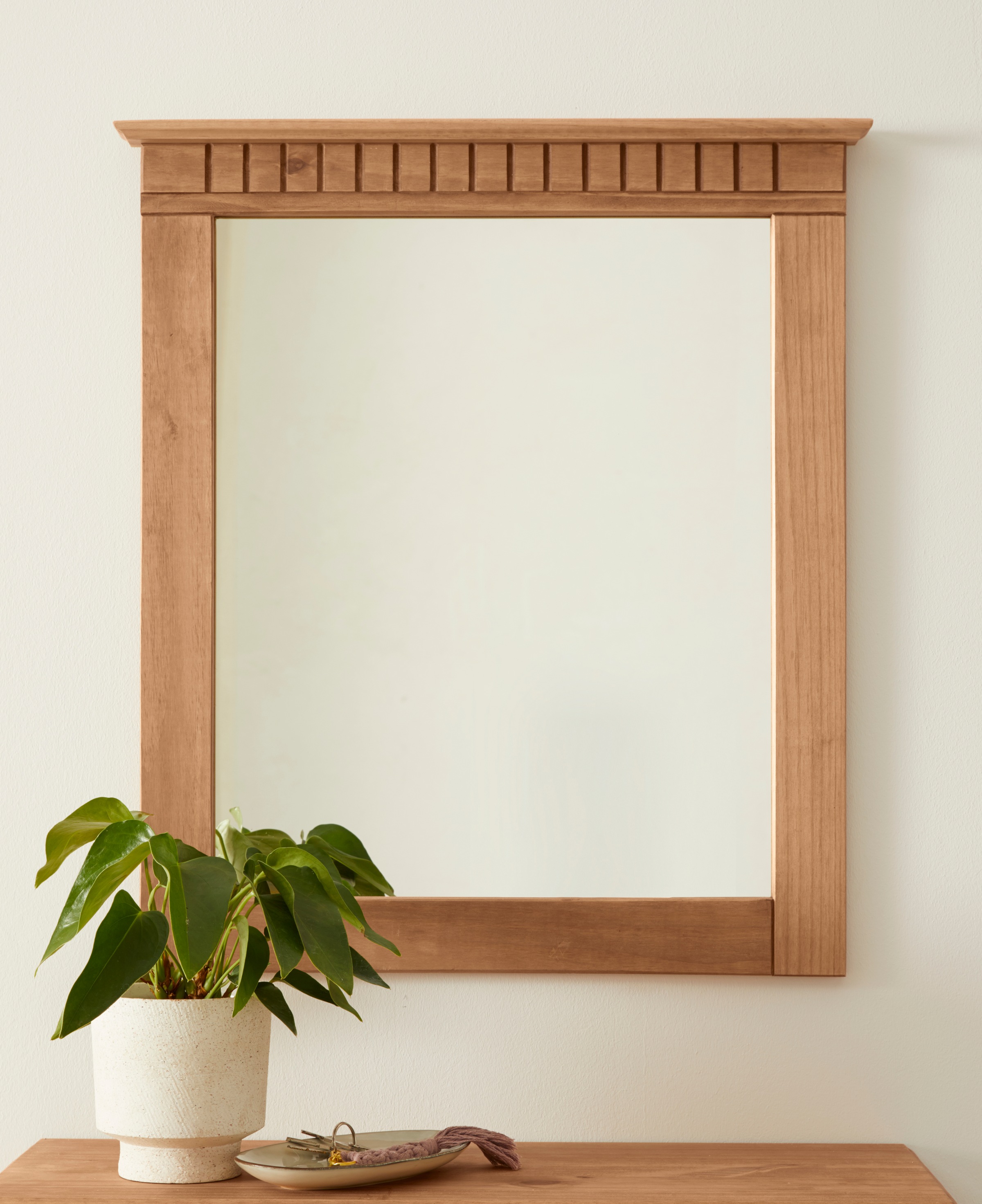 OTTO home Garderobenspiegel "Lisa" mit dekorativen Fräsungen, Spiegelfläche ca. 44 x 56 cm