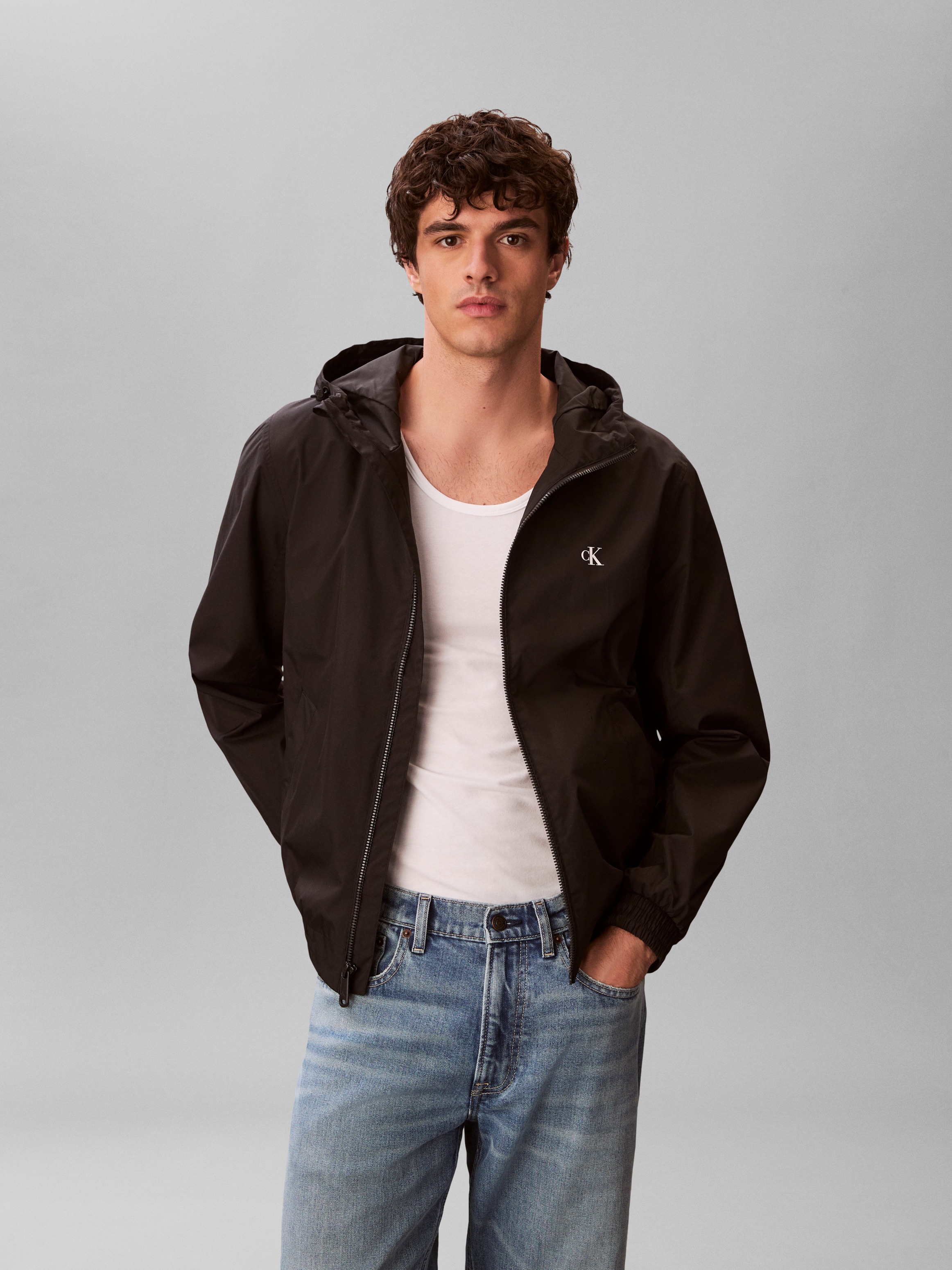 Calvin Klein Jeans Allwetterjacke "HOODED NYLON" mit Kapuze Regular fit mit Rundhalsausschnitt und Kapuze