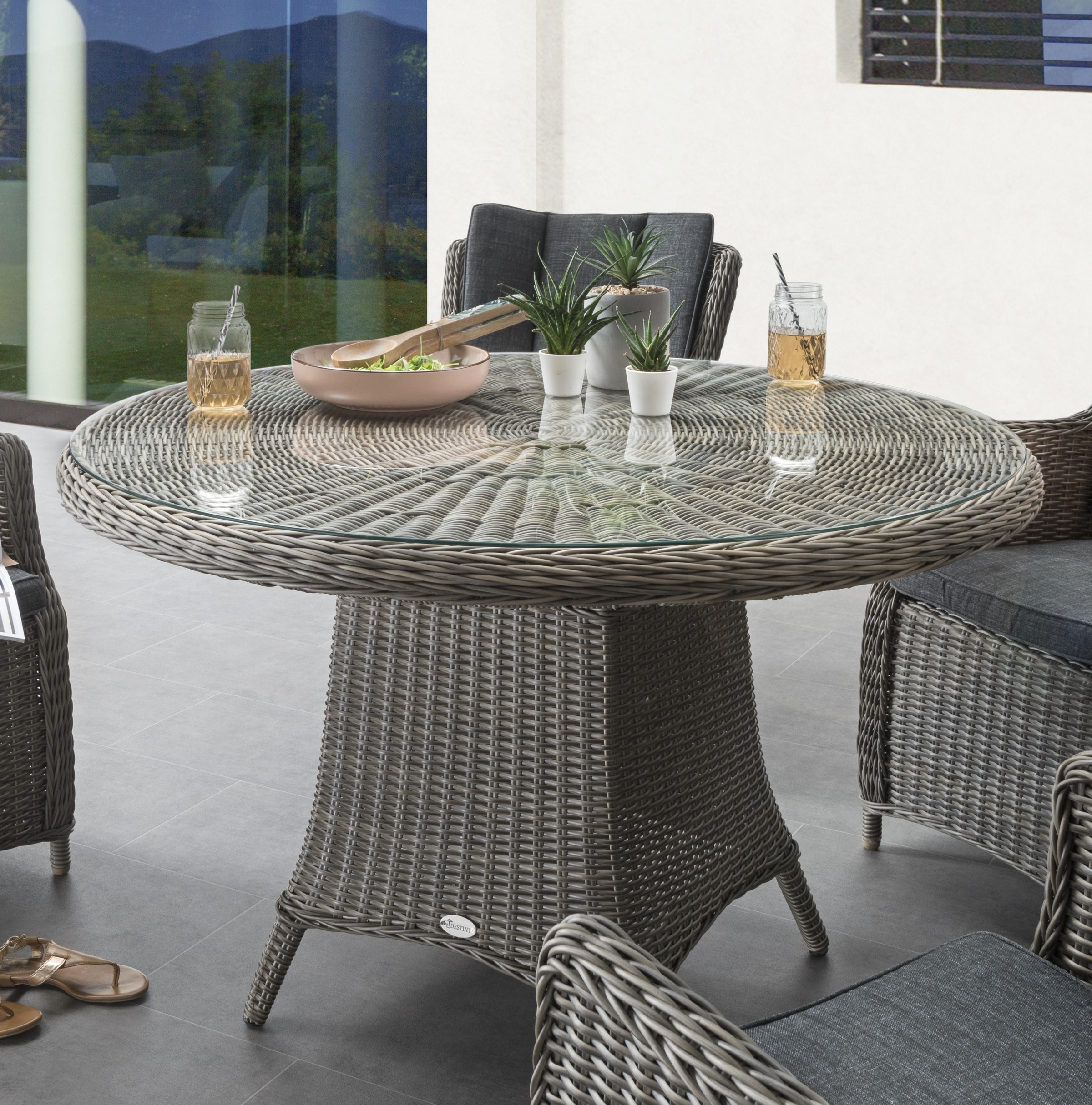 Destiny Garten-Essgruppe »MALAGA LUNA«, (Set, 5 tlg., 1 Tisch, 4 Sessel), (Set, 13-tlg., 4x Sessel, 1 Tisch Ø 100x75cm) Alumninium, Polyrattan