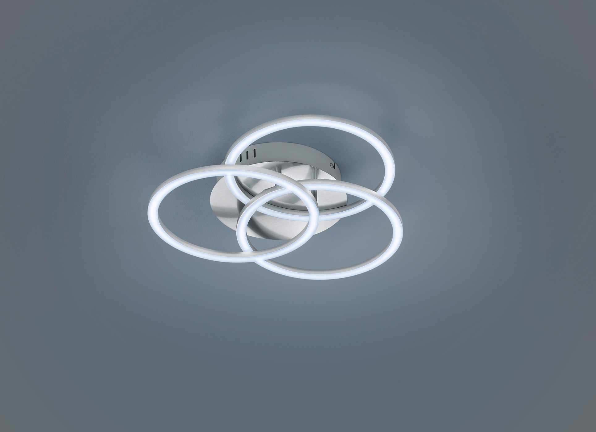 TRIO Leuchten LED Deckenleuchte »Circle«, 1 flammig-flammig, Deckenlampe Nickel matt mit schwenkbaren Ringen / inkl. Fernbedienung
