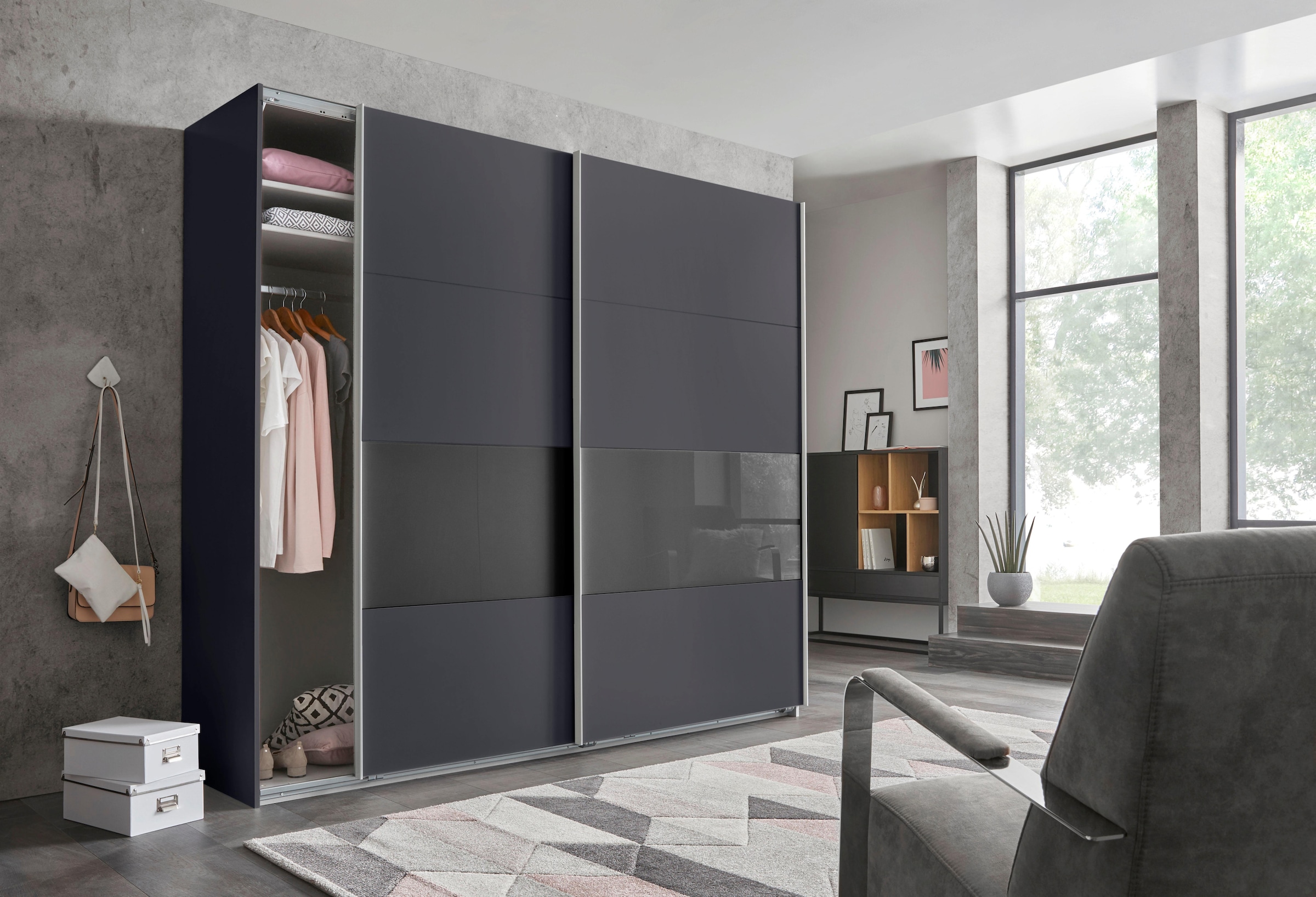 Wimex Schwebetürenschrank "Bramfeld Kleiderschrank" mit Glaselementen und zusätzlichen Einlegeböden