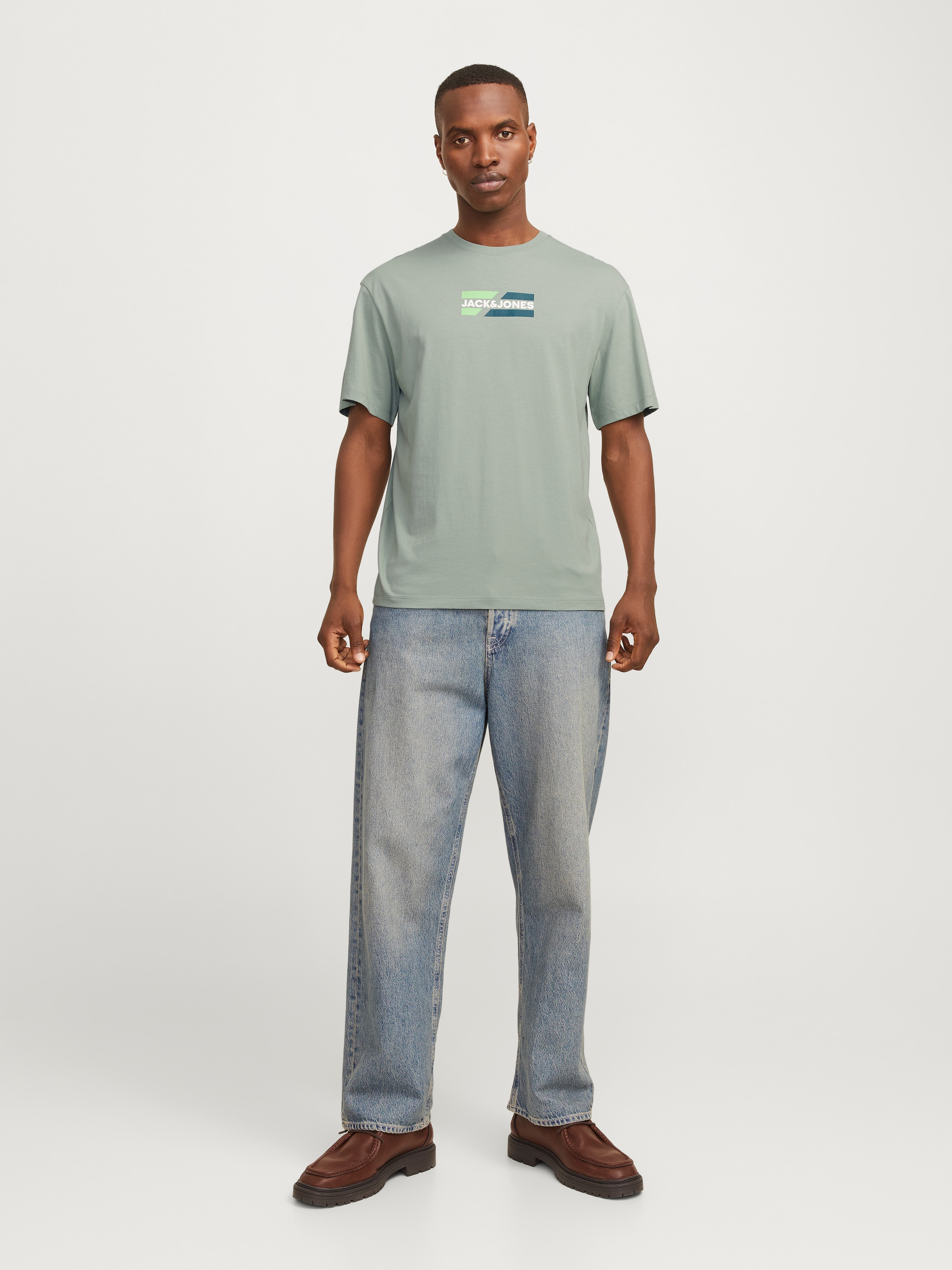 Jack & Jones Rundhalsshirt »JJECORP GRAPHIC TEE SS O-NECK NOOS«, mit Logo Print