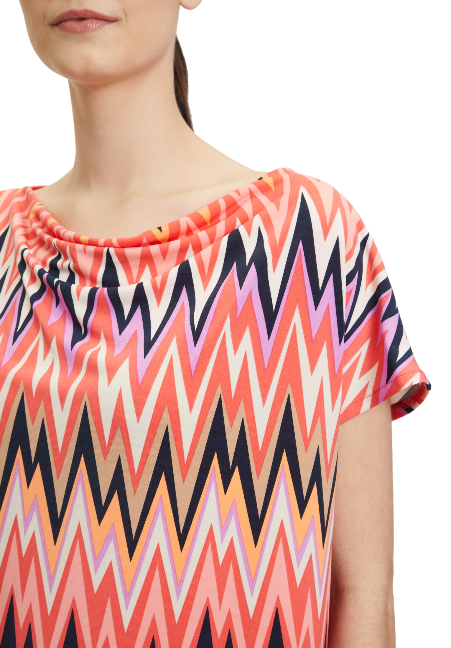 Betty Barclay Kurzarmshirt »Betty Barclay Printshirt mit Wasserfallausschnitt«, (1 tlg.), Material