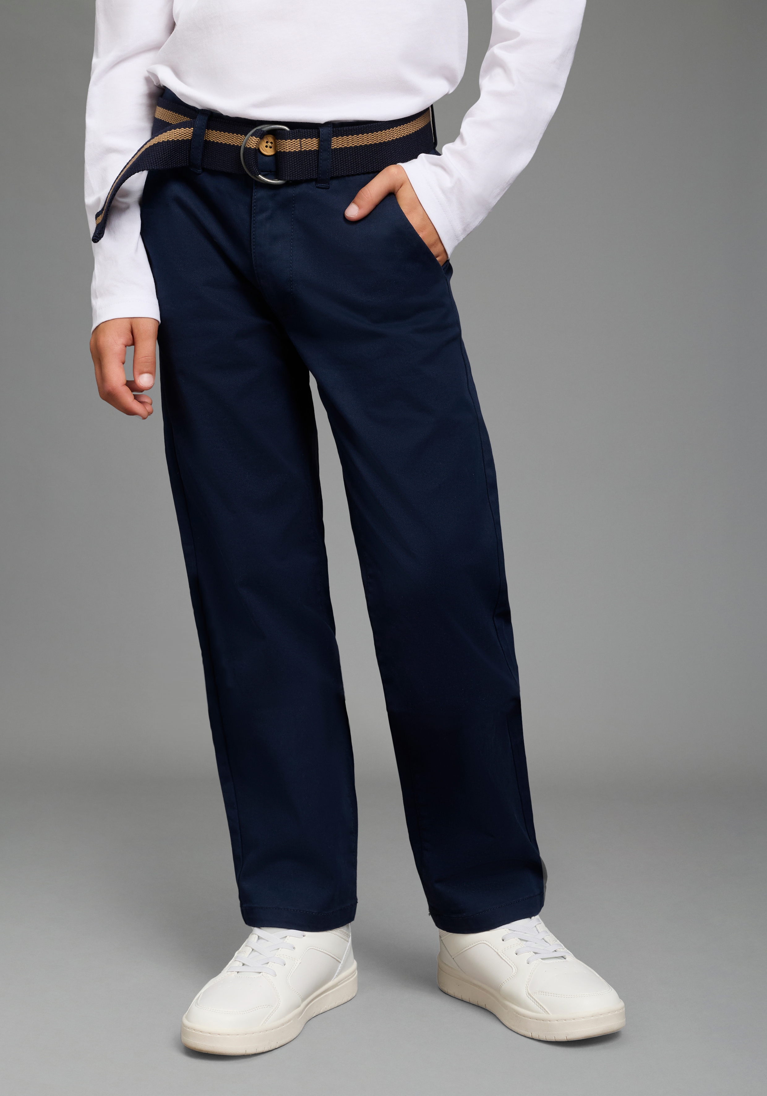 KangaROOS Chinohose "KangaROOS Chinohose mit Gürtel im Set" Hose im perfekten Look, gerades Bein, verstellbarer Gummizugbund