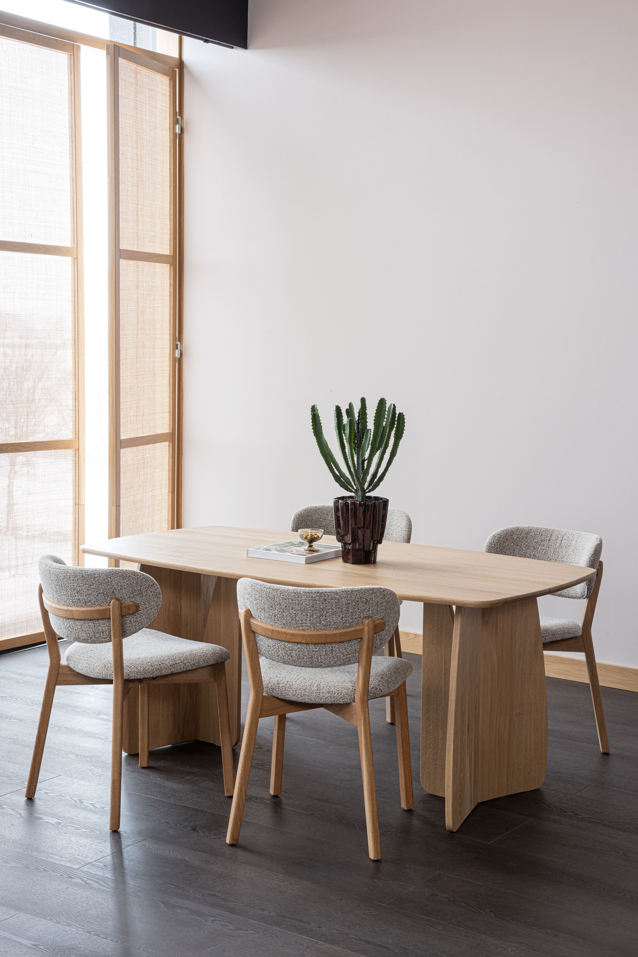 WOOOD Loungesessel »Udar mit Eichenholzgestell und More-Melange-Bezug, B68 x T75 x H76 cm« Sehr hohe Verschleißfestigkeit, Armlehnen integriert, Tragkraft 120 kg