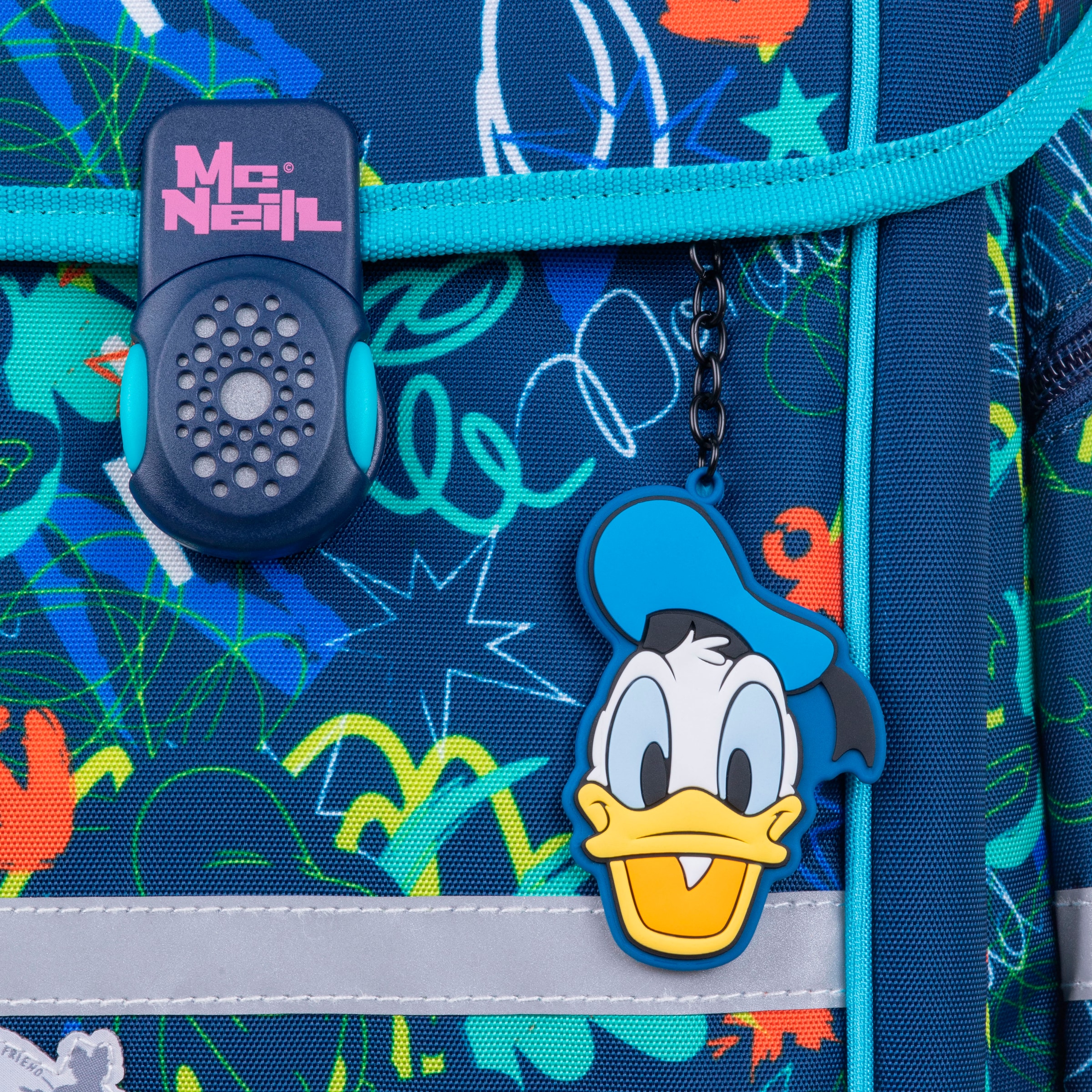 McNeill Schulranzen »Perfecto, Donald Duck«, reflektierende Streifen auf den Schultergurten-retroreflektierende Flächen, inkl. Federmäppchen, Turnbeutel, Schlamperrolle & Motivmagnet