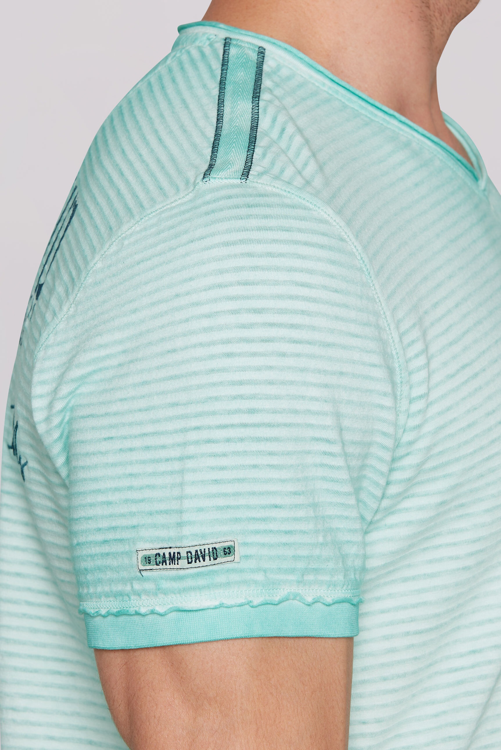 CAMP DAVID V-Shirt, mit offenen Kanten