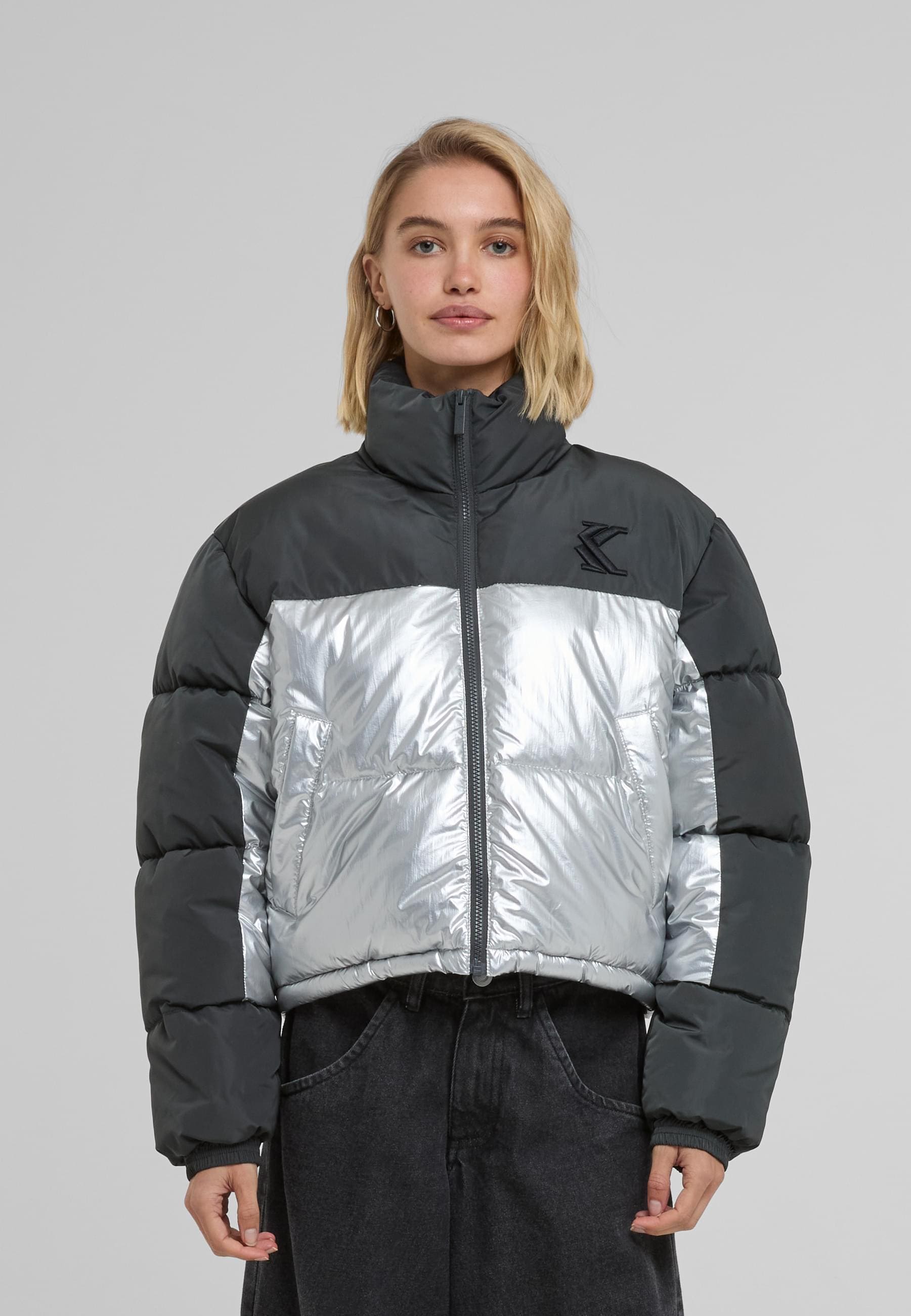 Karl Kani Winterjacke »Karl Kani KK Og Metallic Block Crop Puffer Jacket metallic«, (1 St.), ohne Kapuze