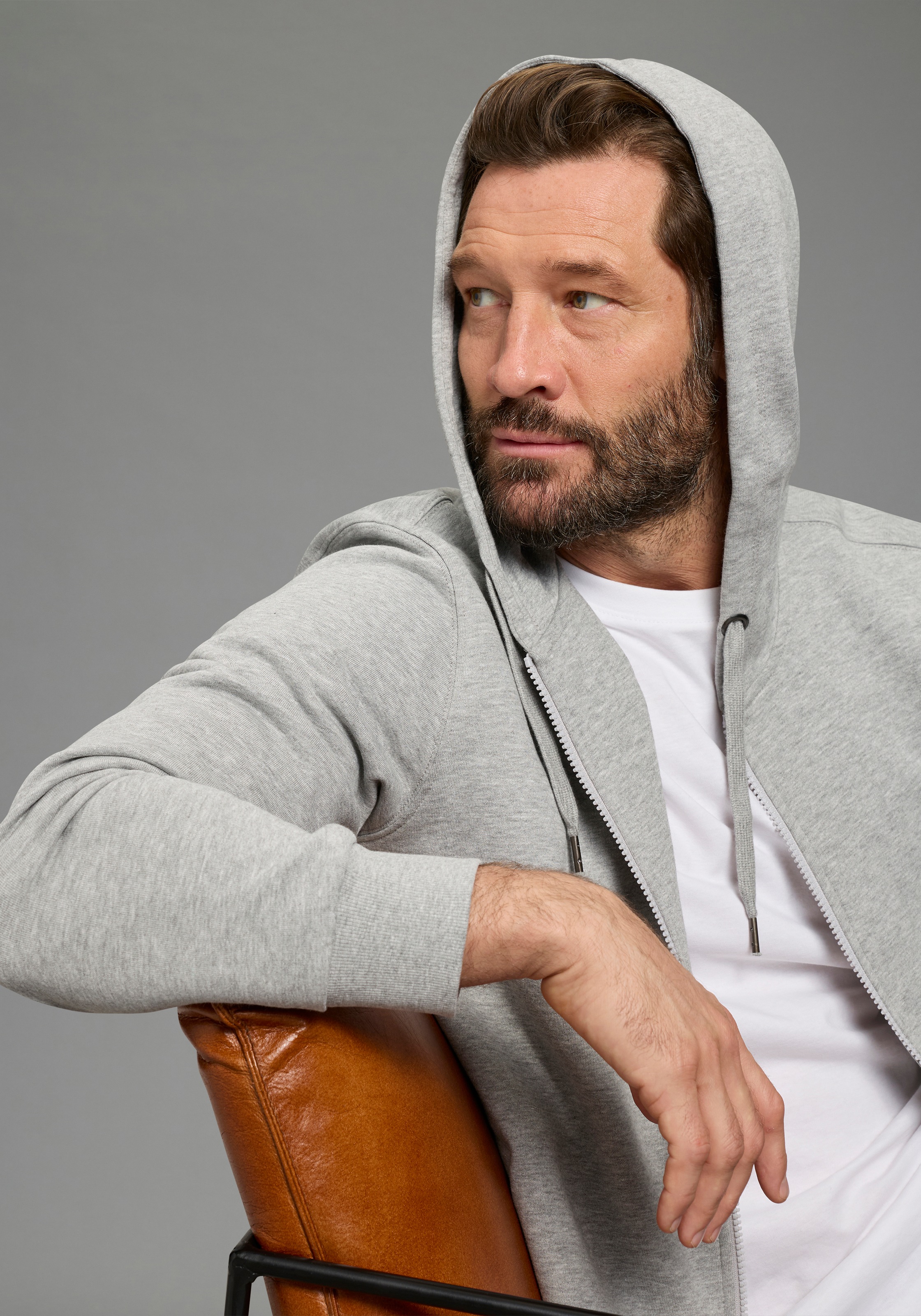 Sweatjacke MAN'S WORLD, Herren, Gr. L (52/54), marine, angeraute Sweatware, Obermaterial: 60% Baumwolle, 40% Polyester. Obermaterial Melange: 90% Baumwolle, 10% Viskose. Kapuze: 90% Baumwolle, 10% Viskose. Kapuzenfutter: 60% Baumwolle, 40% Polyester, unif 2