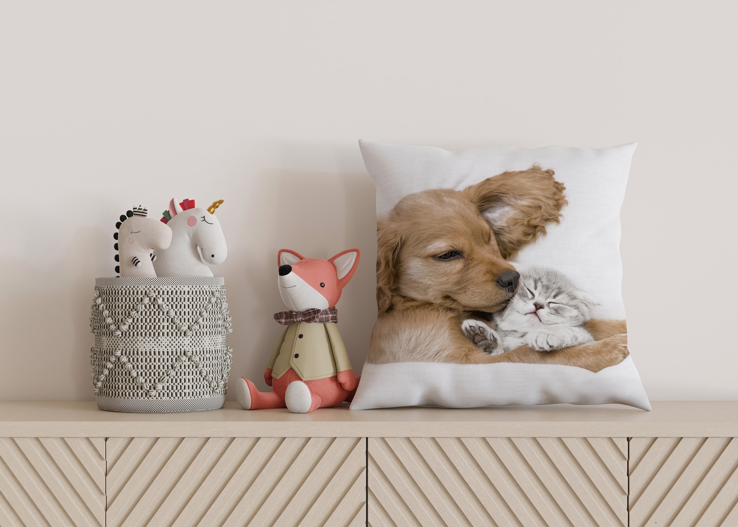 queence Dekokissen »Welpe mit Katze«, Kissenhülle mit HD Premium Druck, geruchsneutral, 40x40cm