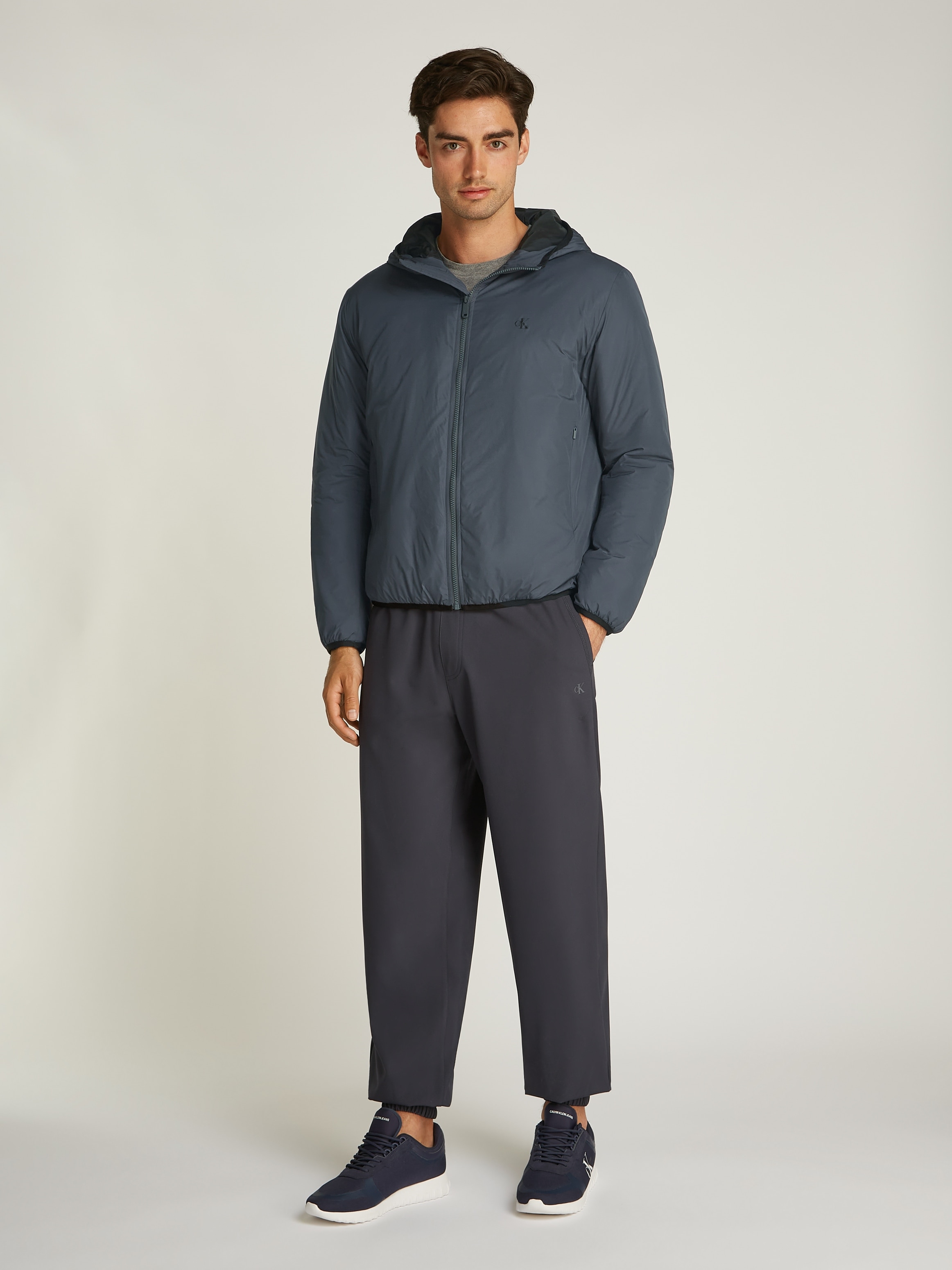 Calvin Klein Jeans Allwetterjacke »HI-NECK JACKET« mit Kapuze Logodruck, Kapuze