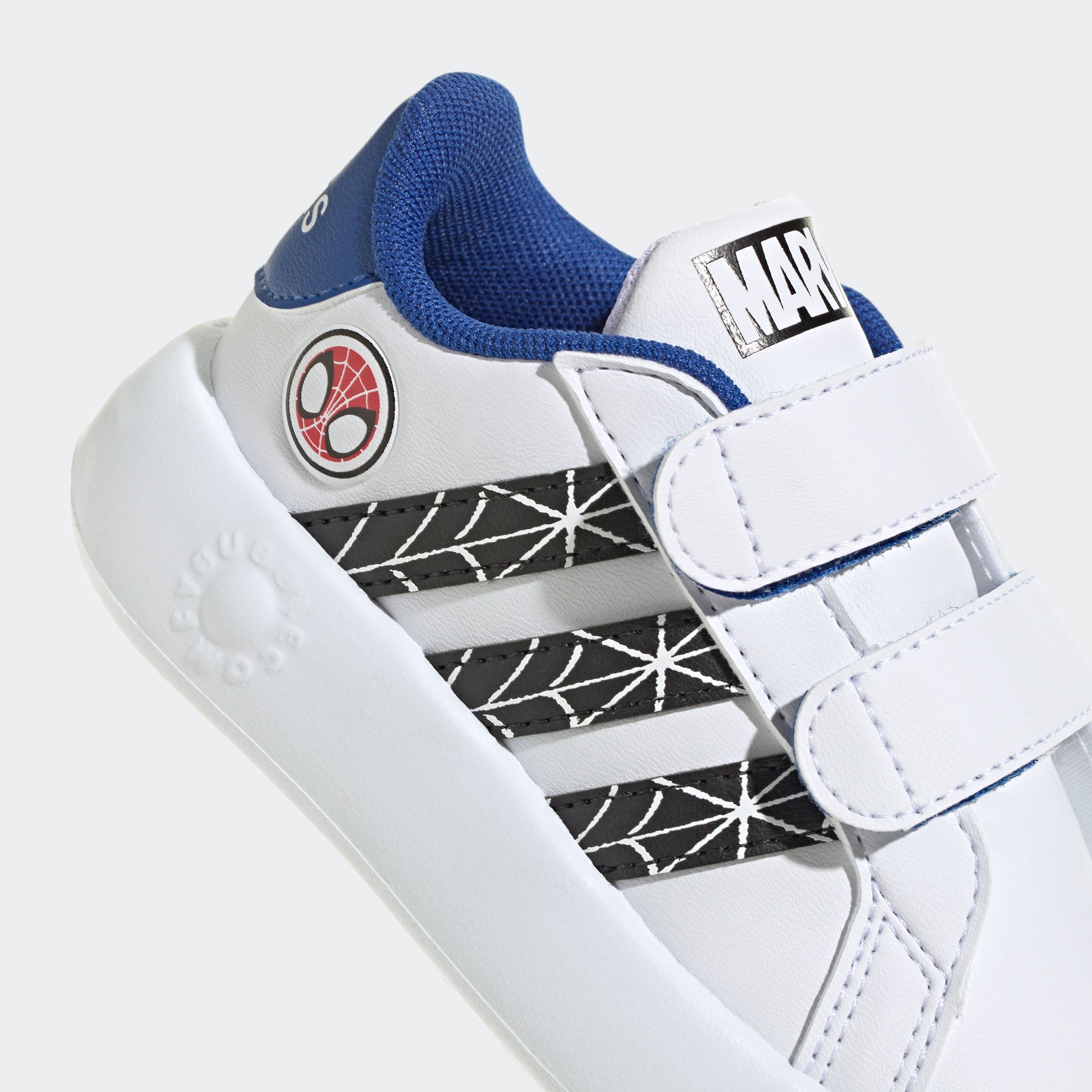 adidas Sportswear Klettschuh »ADIDAS MARVEL SPIDER-MAN KIDS GRAND COURT SCHUH«, Design auf den Spuren des adidas Superstar, für Kinder