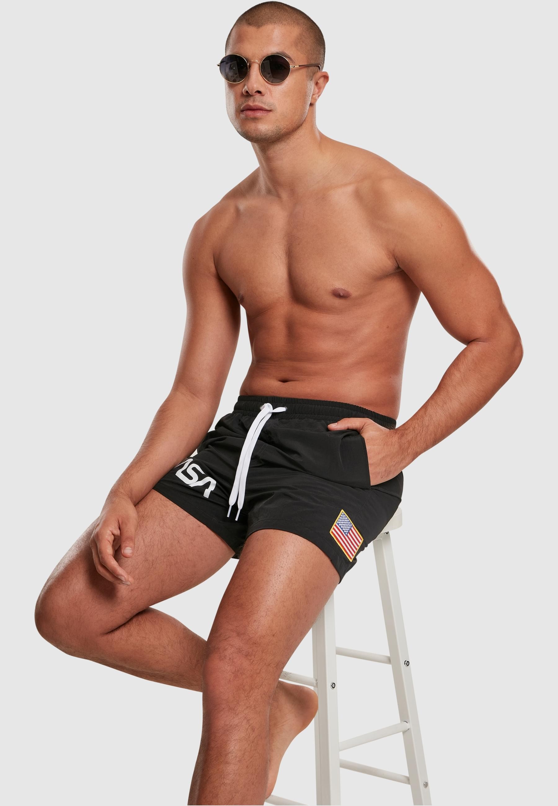 MisterTee Badeshorts »MisterTee Herren NASA Worm Logo Swim Shorts«