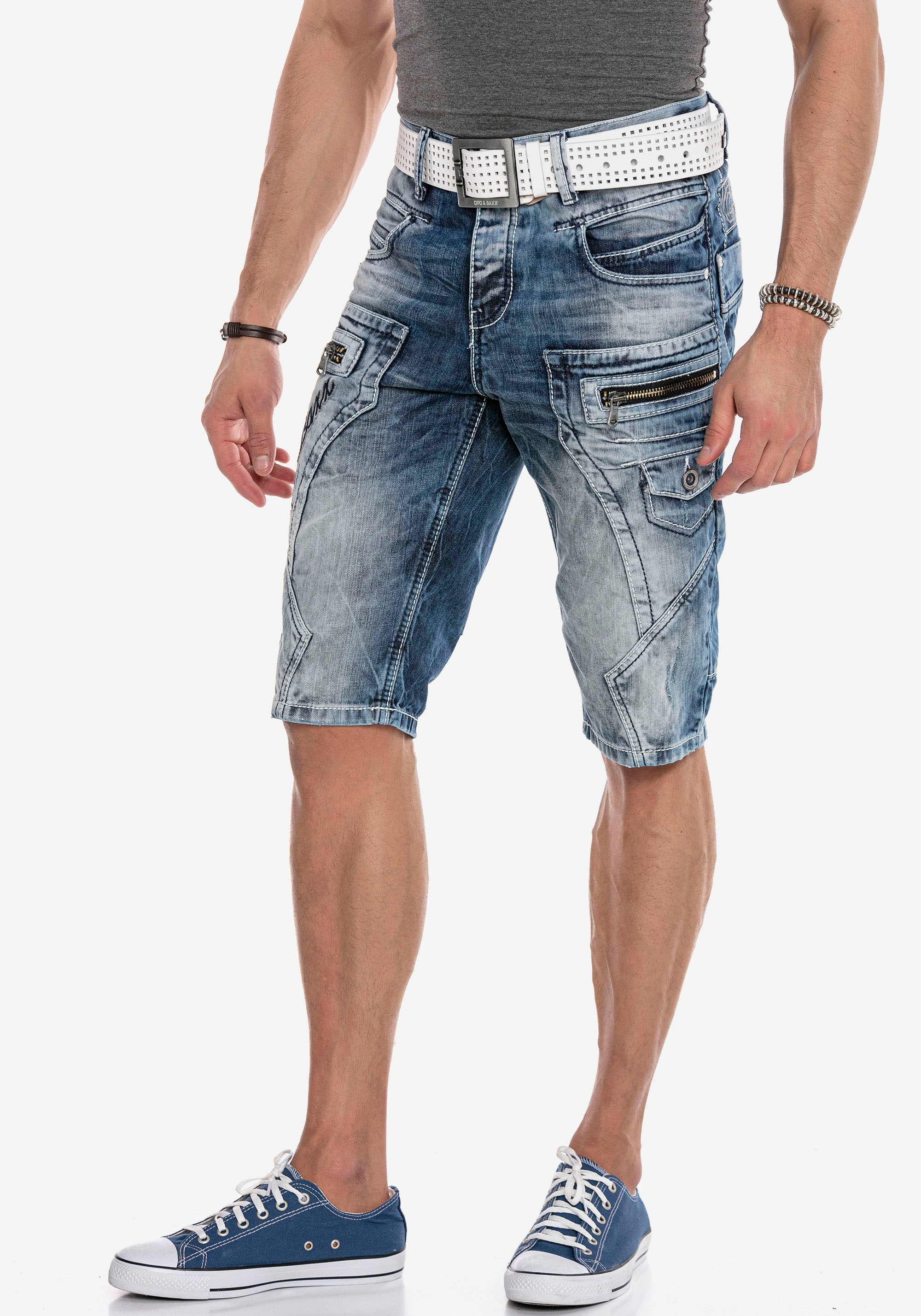 Cipo & Baxx Caprijeans, mit Logo Stickerei günstig online kaufen