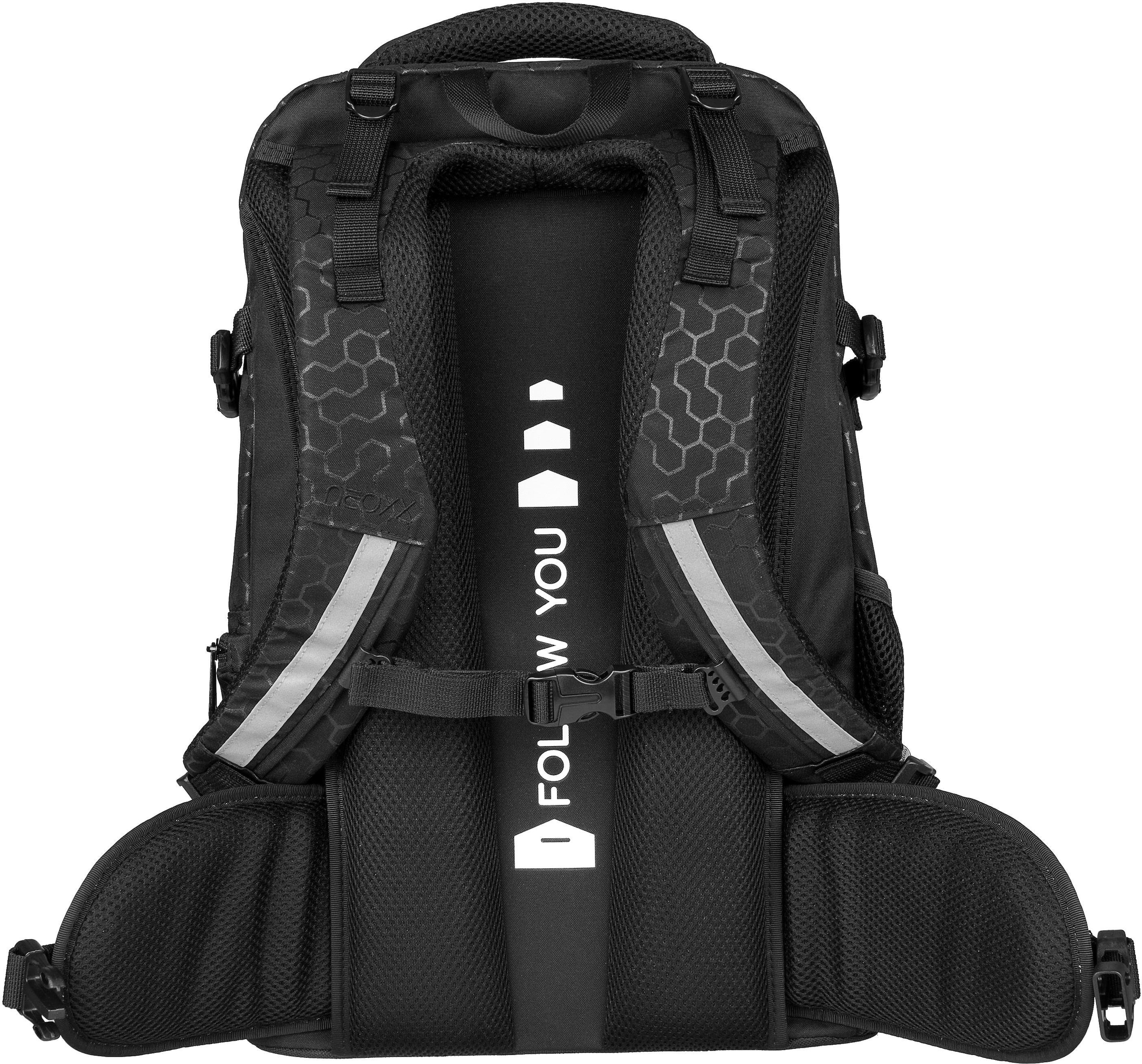 neoxx Schulrucksack »Active, Lost in black«, reflektierende Details, aus recycelten PET-Flaschen