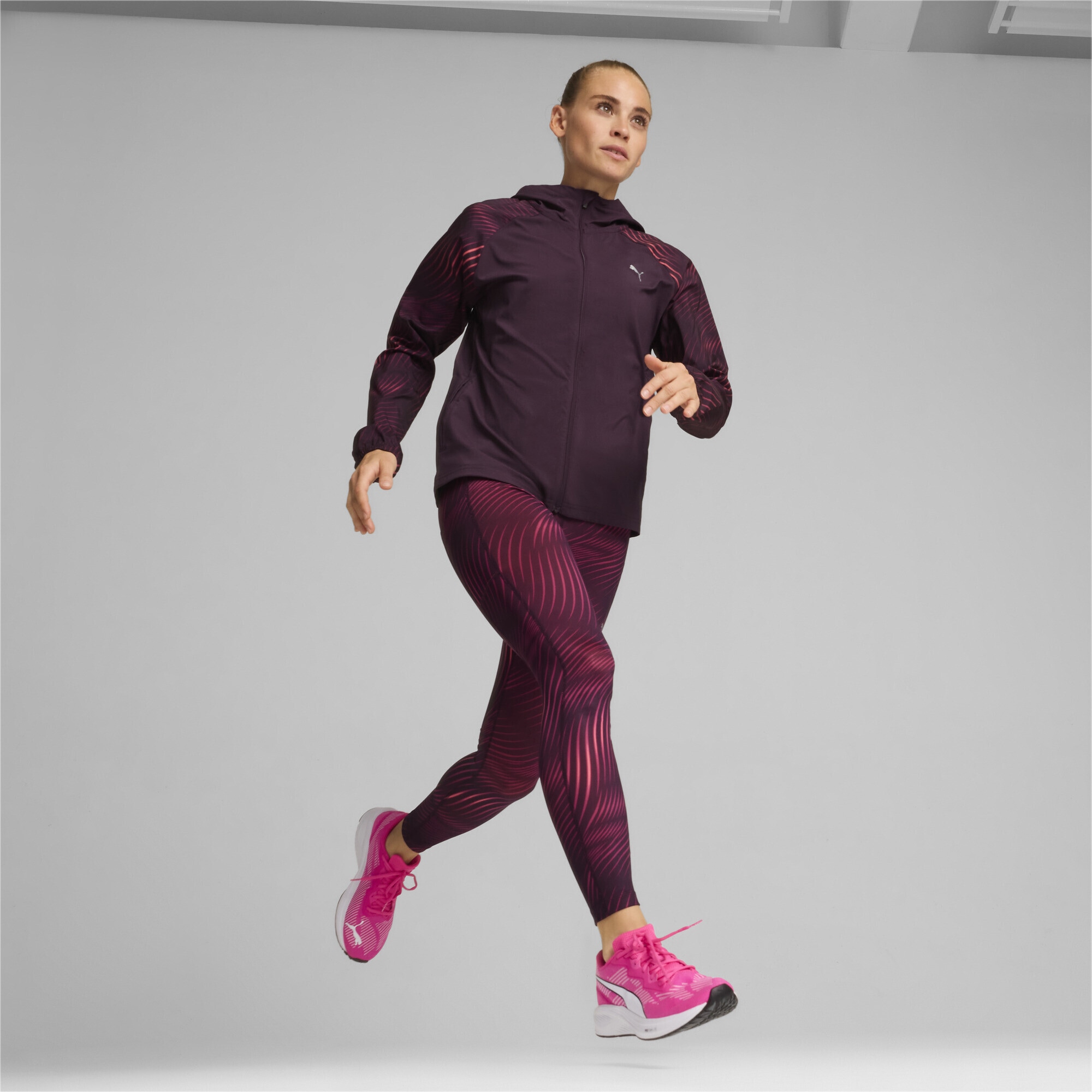 PUMA Laufjacke »Favourite Velocity Printed Woven Laufjacke Damen«