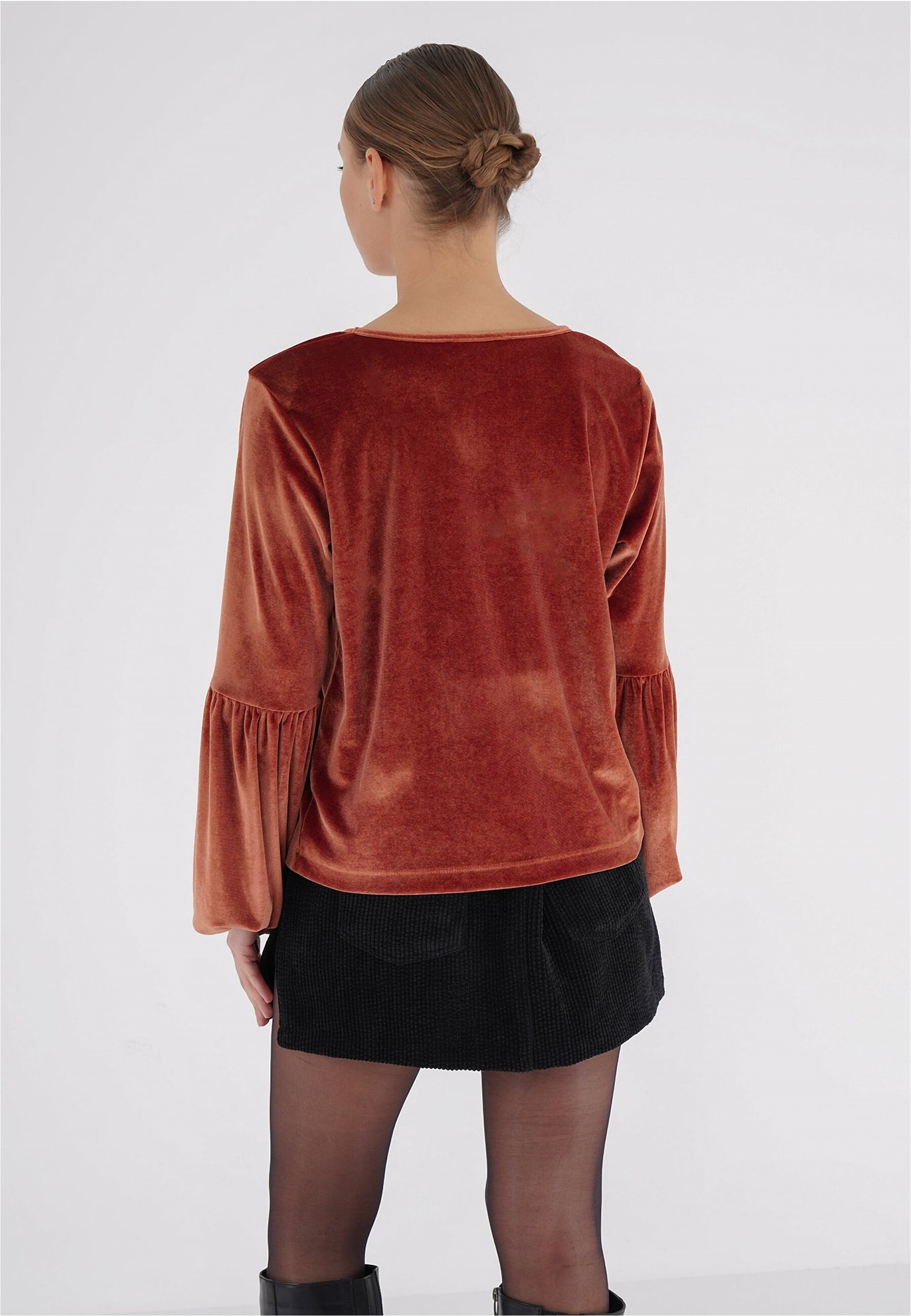 freshlions Langarmshirt »Viveka«, (1 tlg.), aus samtig, weichem Stoff hergestellt