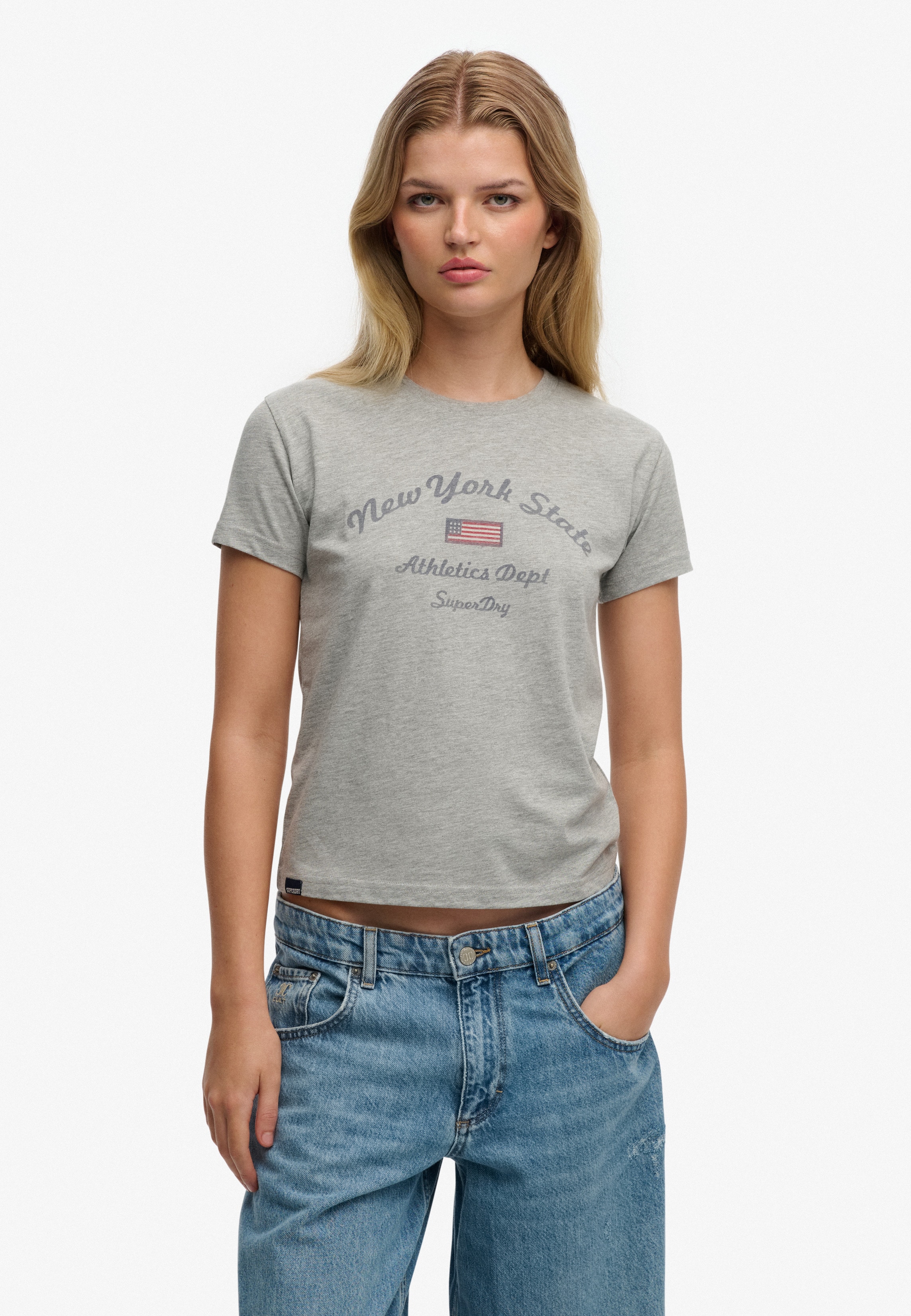 Superdry Print-Shirt "ATH ESS FITTED GRAPHIC TEE" aus Baumwolle und Single Jersey, Slim Fit, mit Rundhalsausschnitt