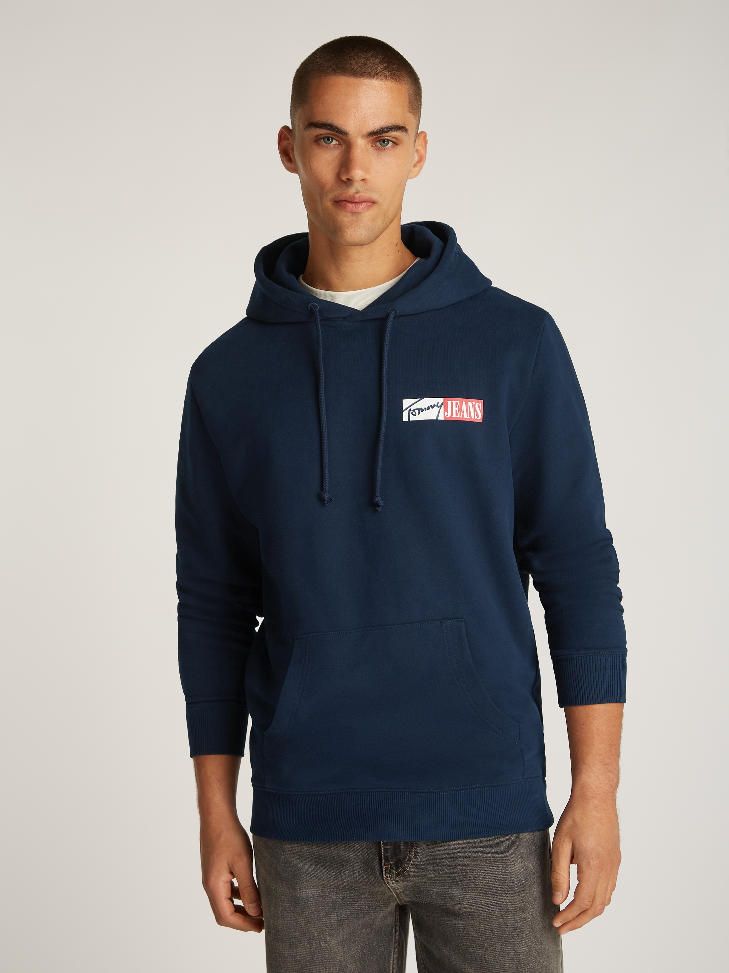 Tommy Jeans Plus Hoodie "TJM REG ENTRY GRAPHIC HOODIE EXT", in Großen Größen, Logodruck, Kängurutasche