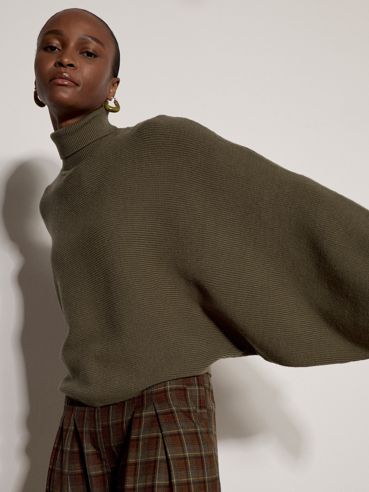 Apricot Fledermauspullover »Gestrickter Cape-Pullover mit Fledermausärmeln« mit Rollkragen