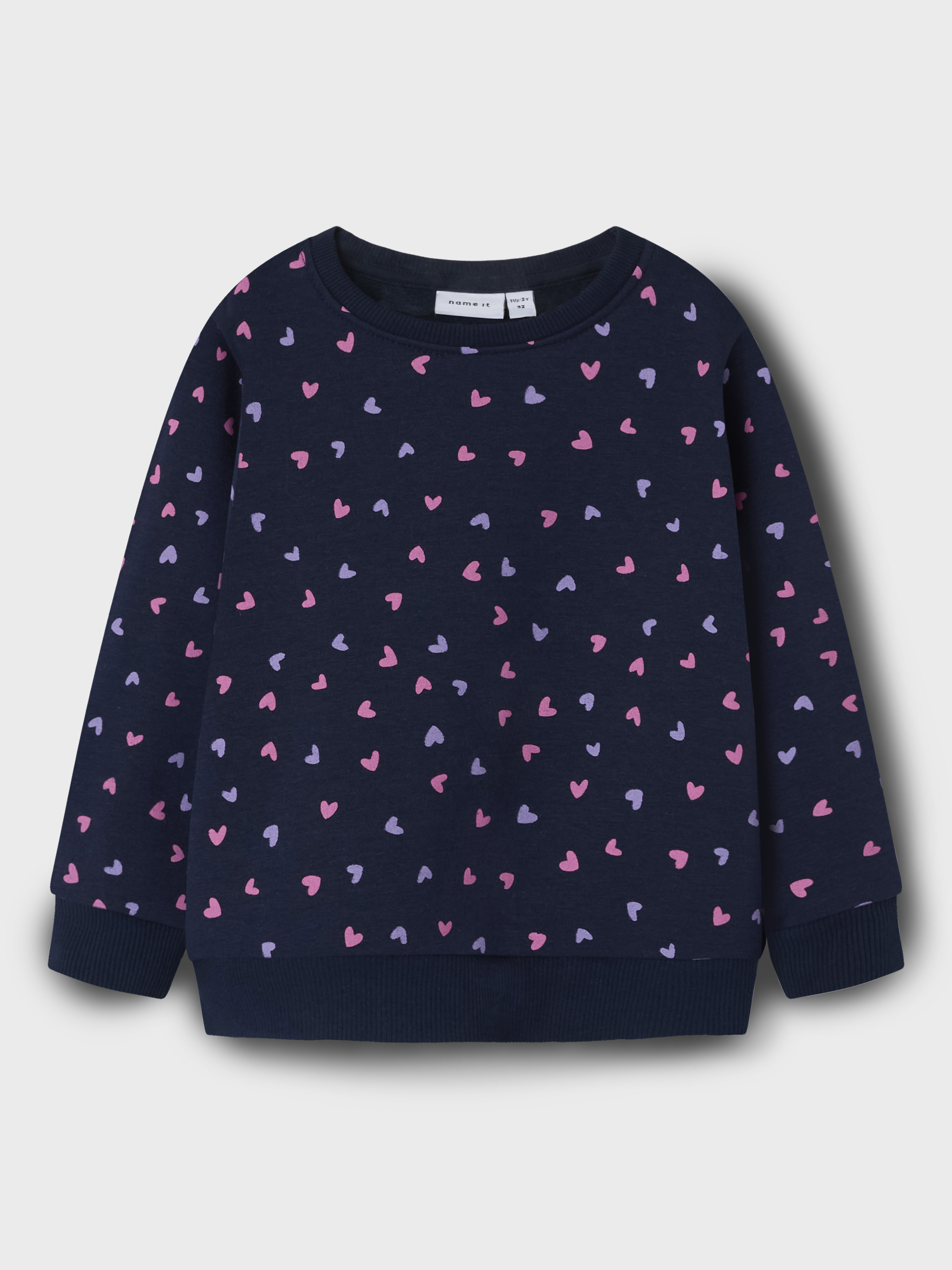 Name It Sweatshirt "NMFDAVINA LS SWEAT FLEECE BRU NOOS", in klassischer Form und mit tollem Alloverprint