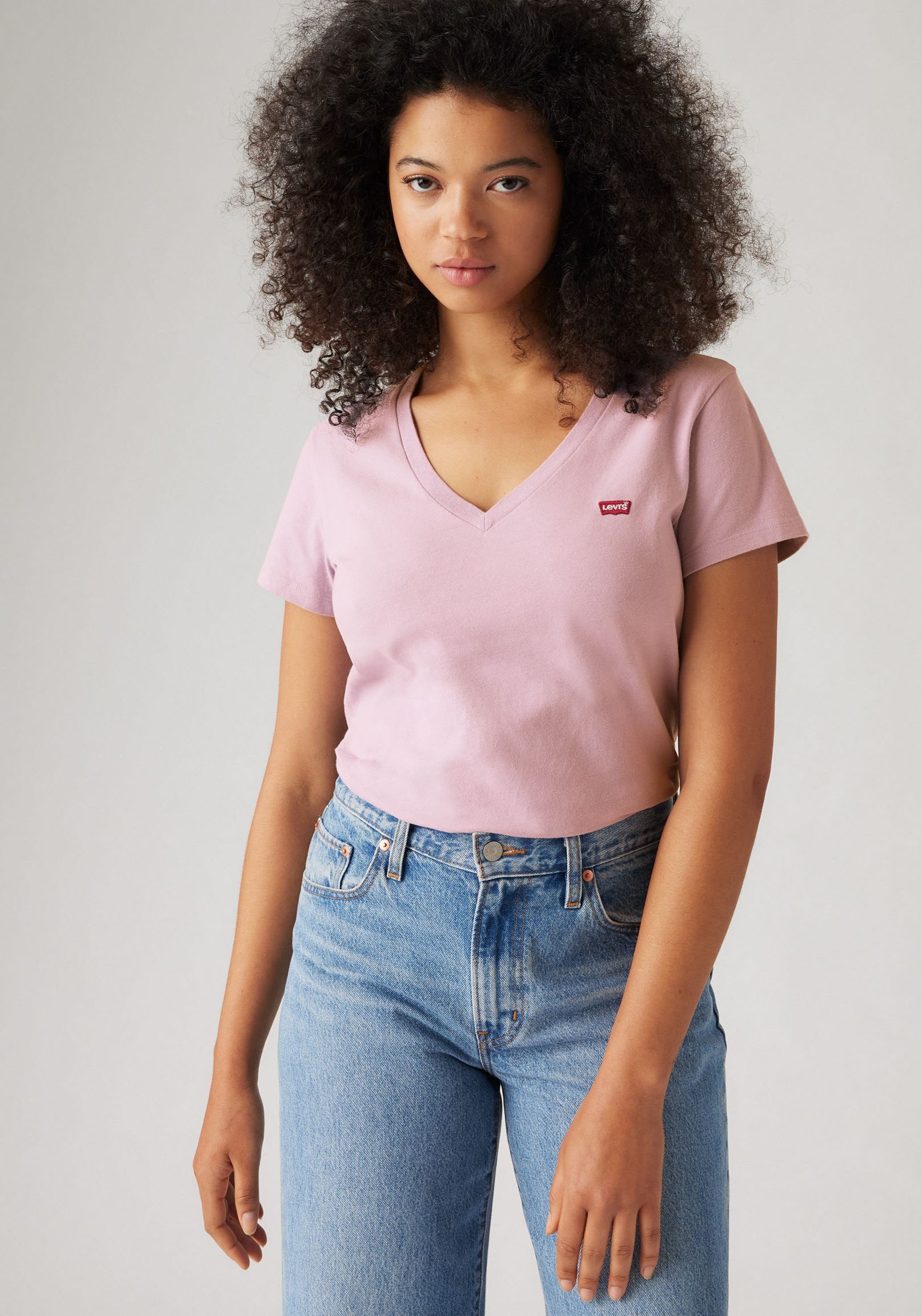 Levis V-Shirt "Perfect Tee", mit kleinem Batwing- Logo günstig online kaufen