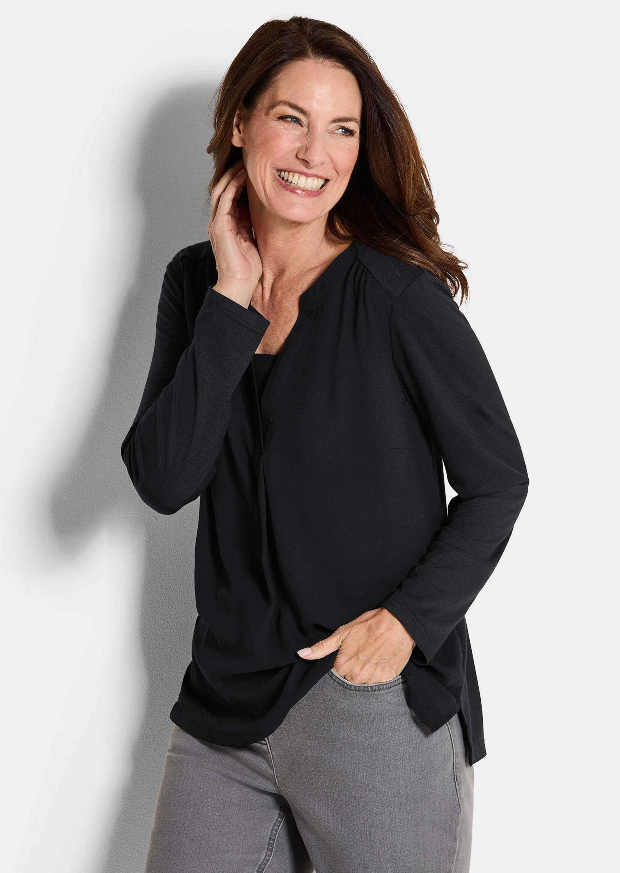GOLDNER Kurzarmbluse »Kurzgröße Langarm Damen Unibluse mit Chiffoneinsatz und Rundhalsaussschnitt«