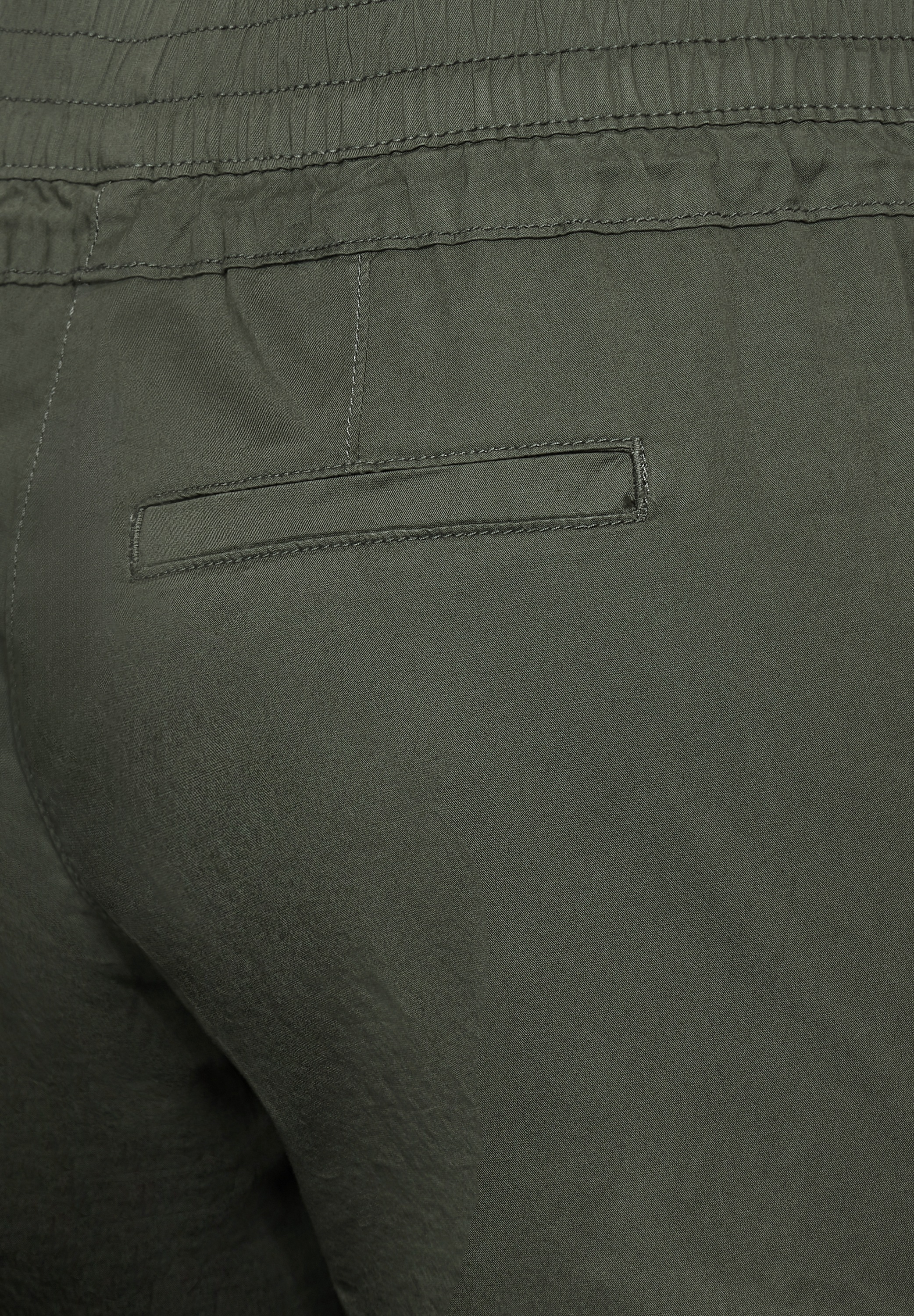 Cecil Cargohose, im Cargo-Style