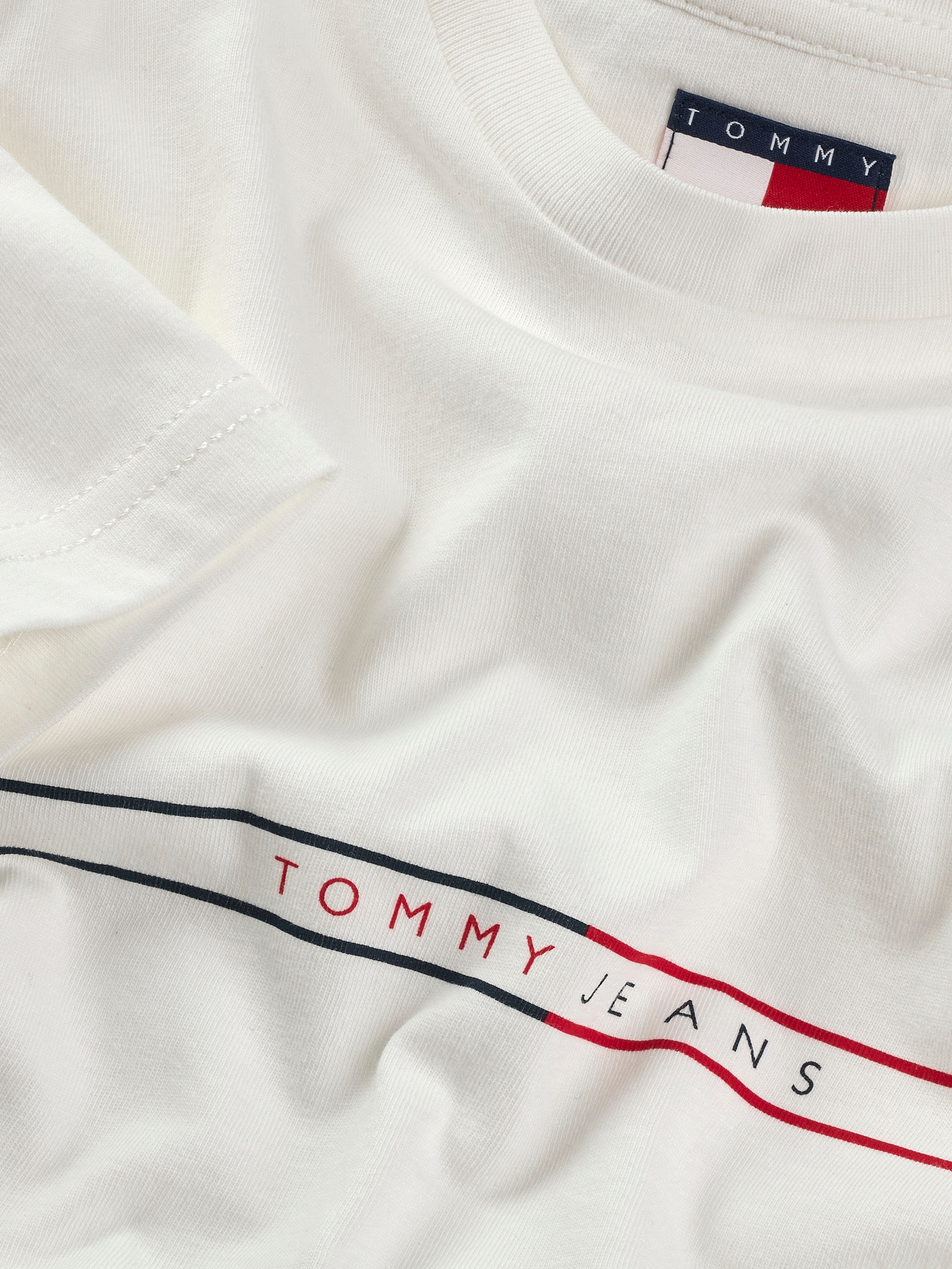 Tommy Jeans Kurzarmshirt »TJM SLIM ENTRY GRAPHIC TEE EXT«, Mit Rundhalsausschnitt