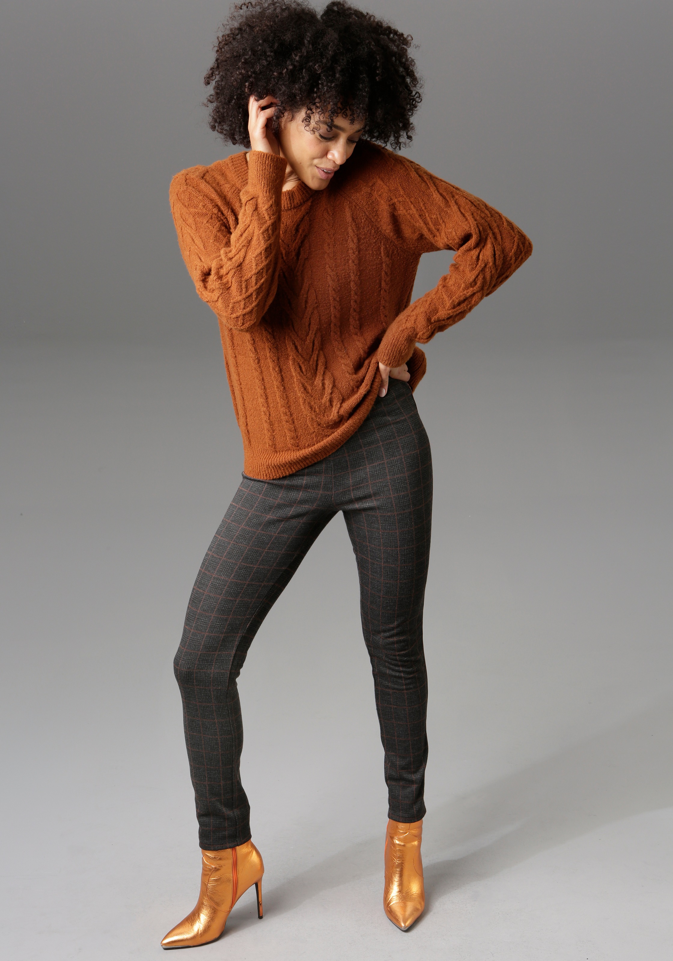 Aniston CASUAL glitzerndem mit für BAUR Seitennähte Leggings, der entlang bestellen | Tape