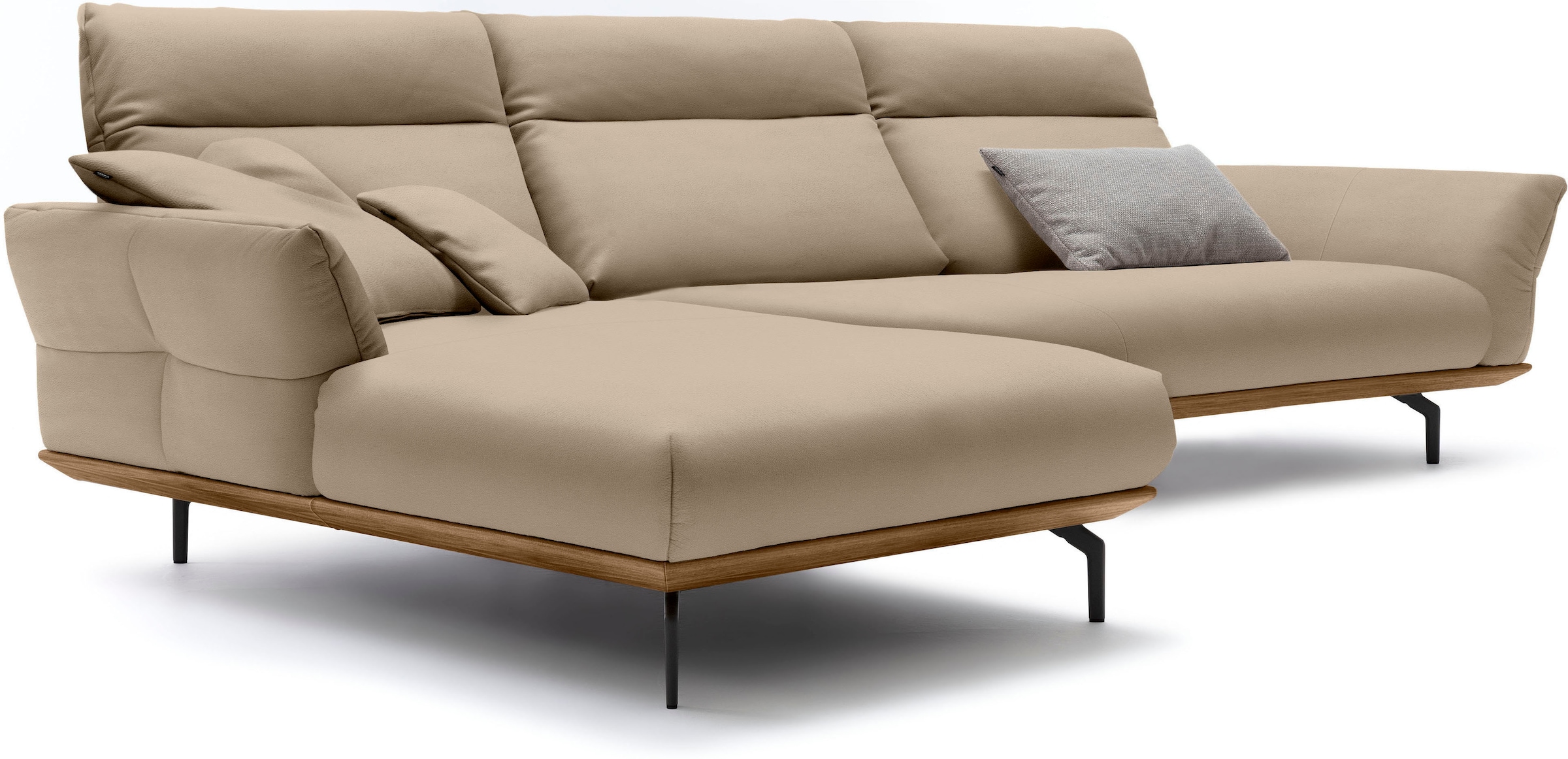 Creation BY ROLF BENZ Ecksofa »CR.460«, Sockel in Nussbaum, Winkelfüße in Umbragrau, Breite 338 cm