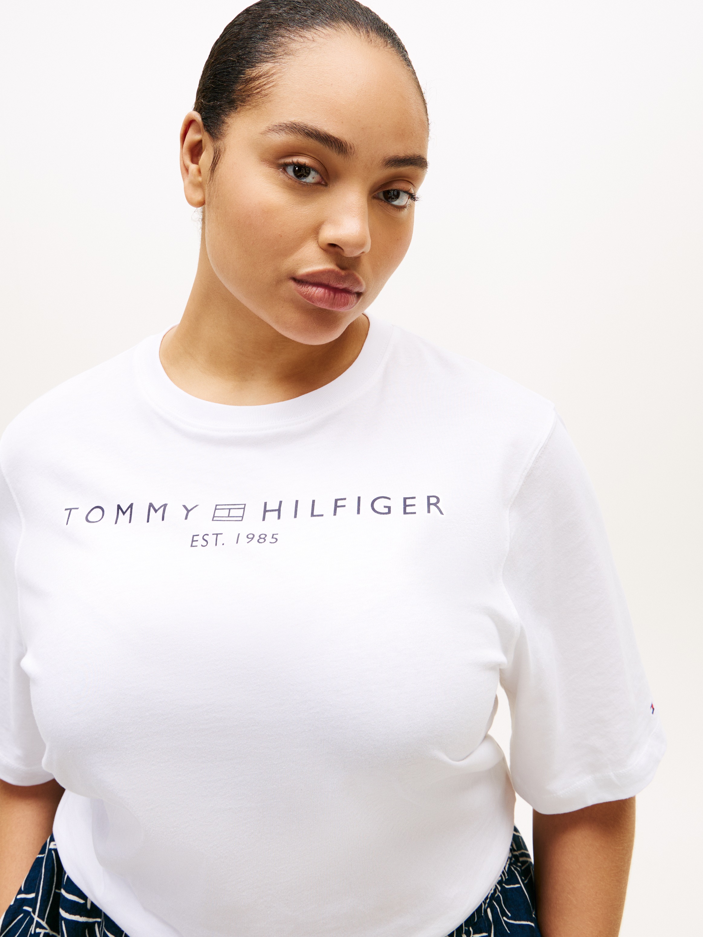 Tommy Hilfiger Curve T-Shirt "CRV CORP LOGO TRAPEZE C-NK TEE" in großen Grö günstig online kaufen