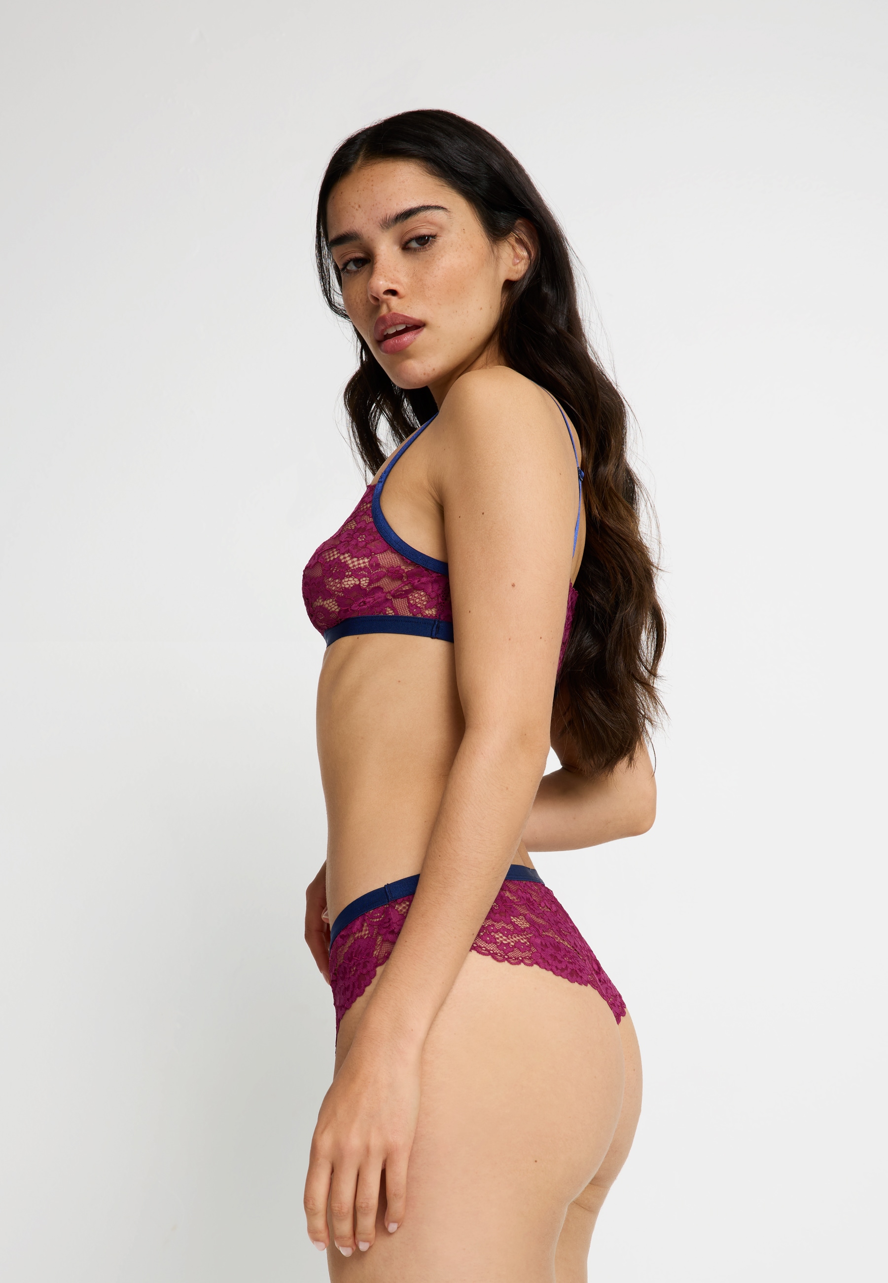 LSCN by LASCANA Brasilslip 1 Stk. mit glänzendem Bündchen