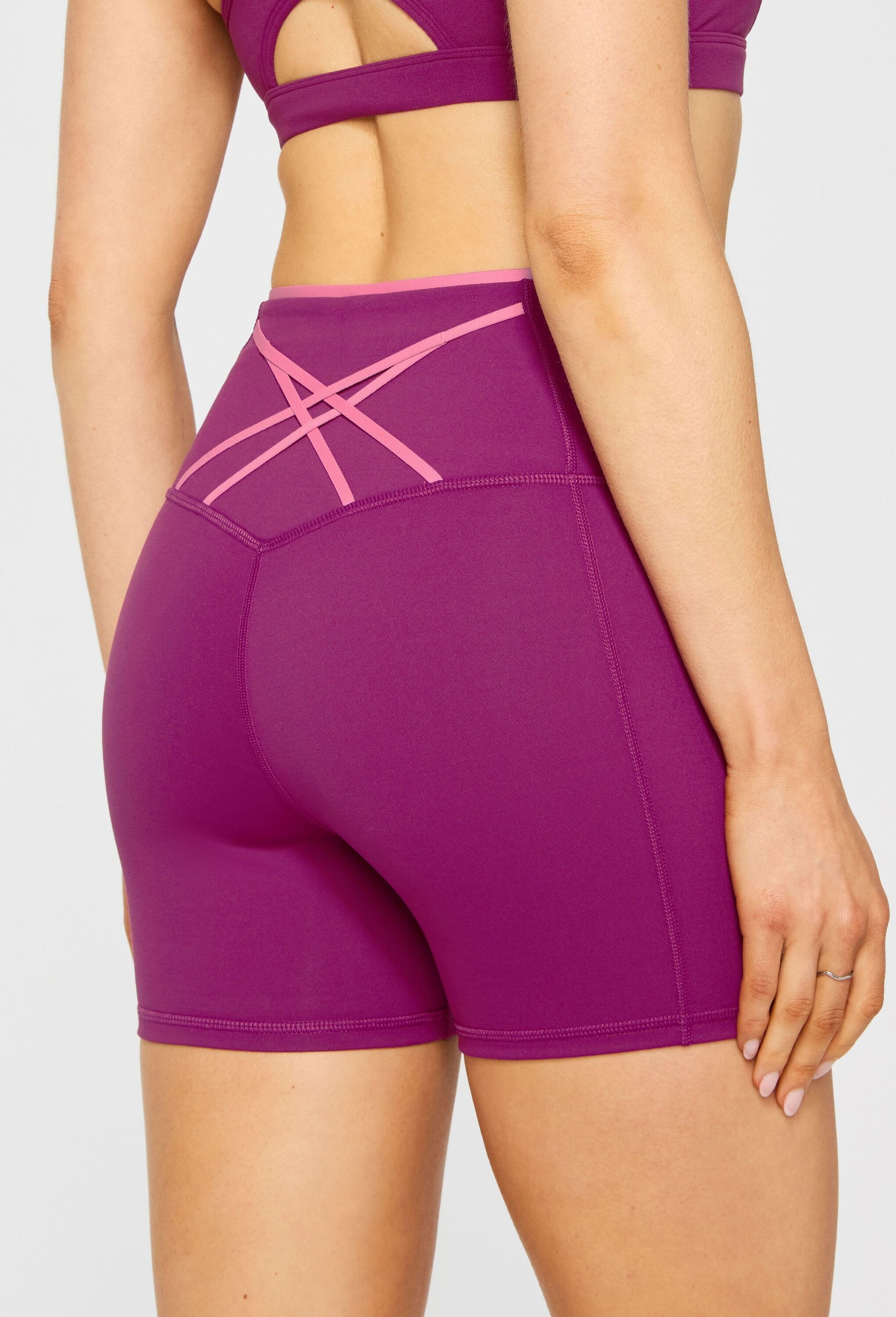 Fabletics Sporthose »Fabletics Shorts BOOST POWERHOLD HIGH-WAISTED SHORT 4"«  mit maximaler Kompression
