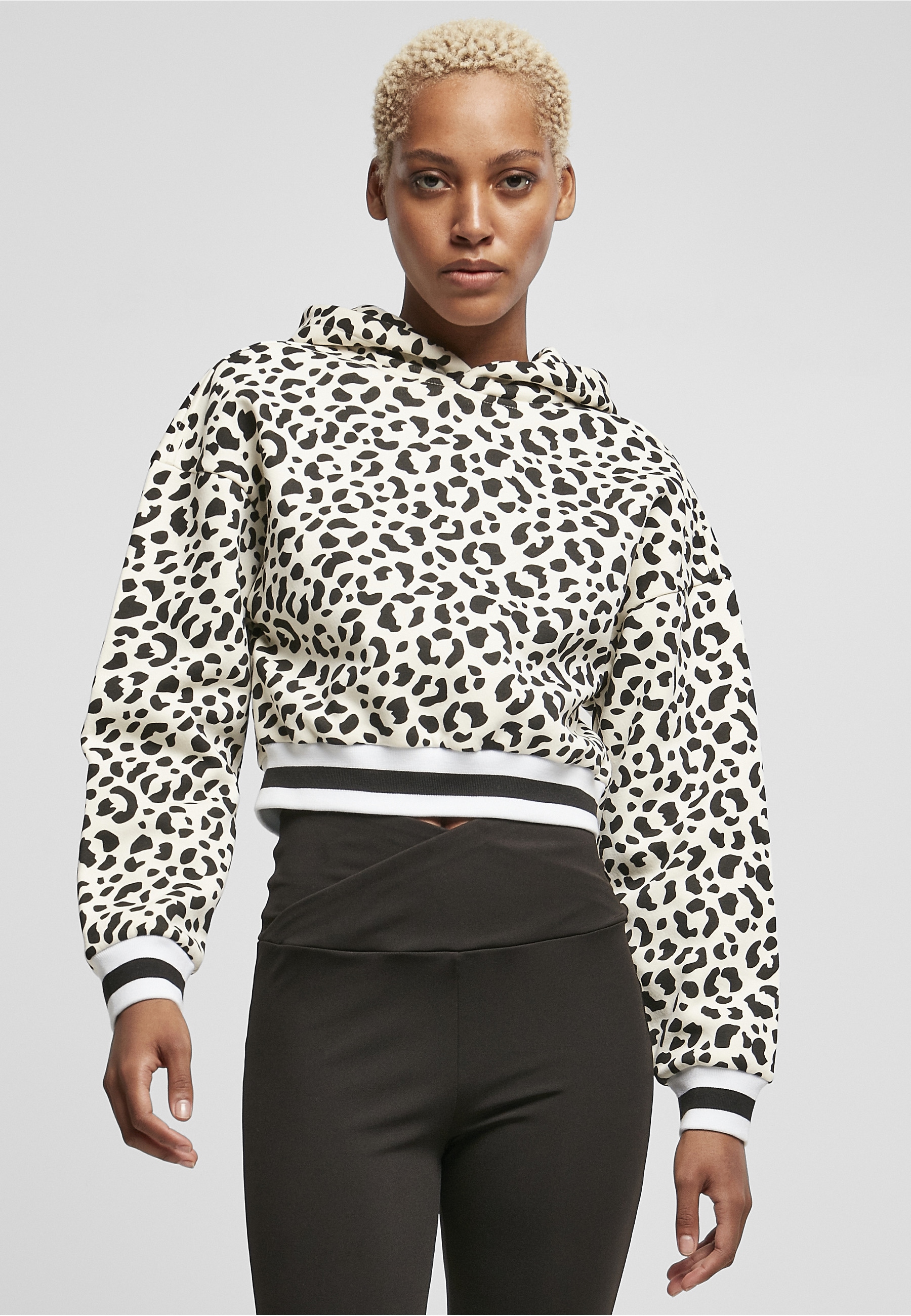 URBAN CLASSICS Rundhalspullover »Urban Classics Damen Ladies Short AOP College Hoody« 1