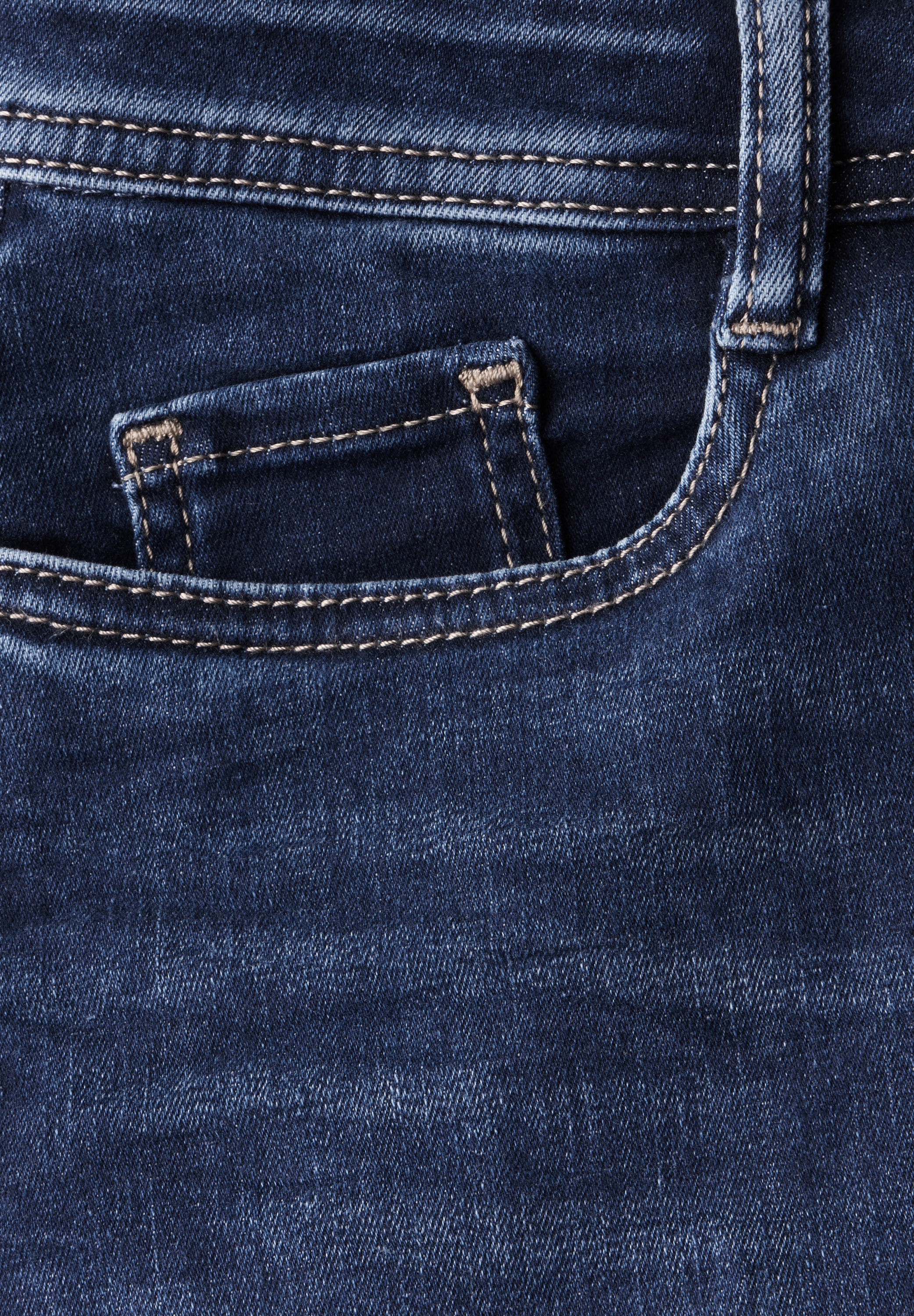 STREET ONE Slim-fit-Jeans, in dunkelblauer Waschung
