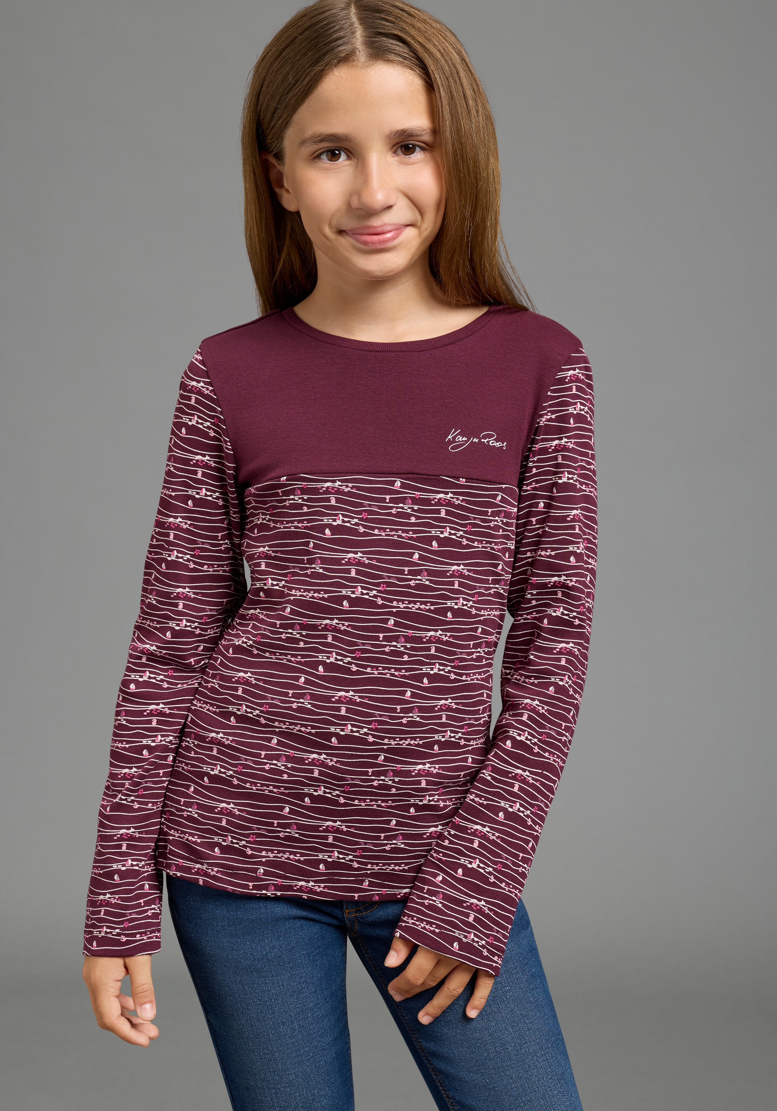 KangaROOS Langarmshirt "Shirt mit Allover-Druck und kontrasfarbigem Einsatz von KangaROOS" mit Langarm, hüftlang, eng anliegende Passform, aus Feinripp