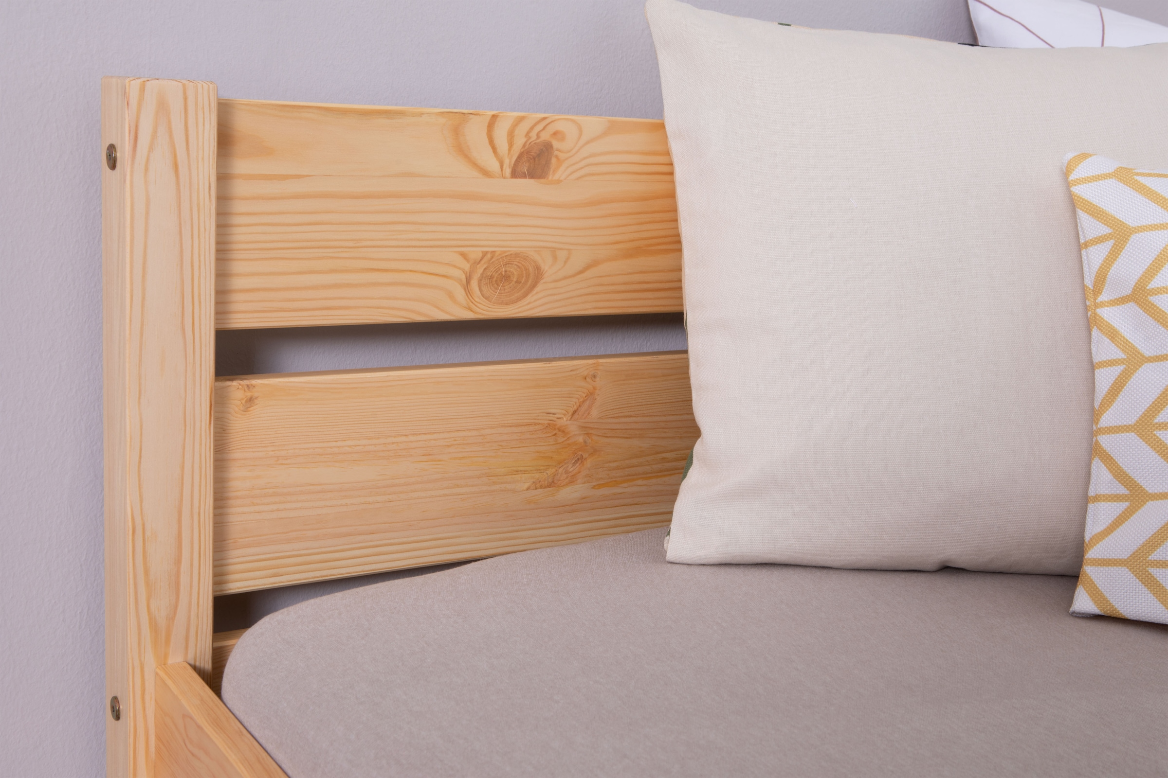 Ticaa Massivholzbett »Bora«, ideal fürs Kinder- und Jugendzimmer, inklusive Rollrost