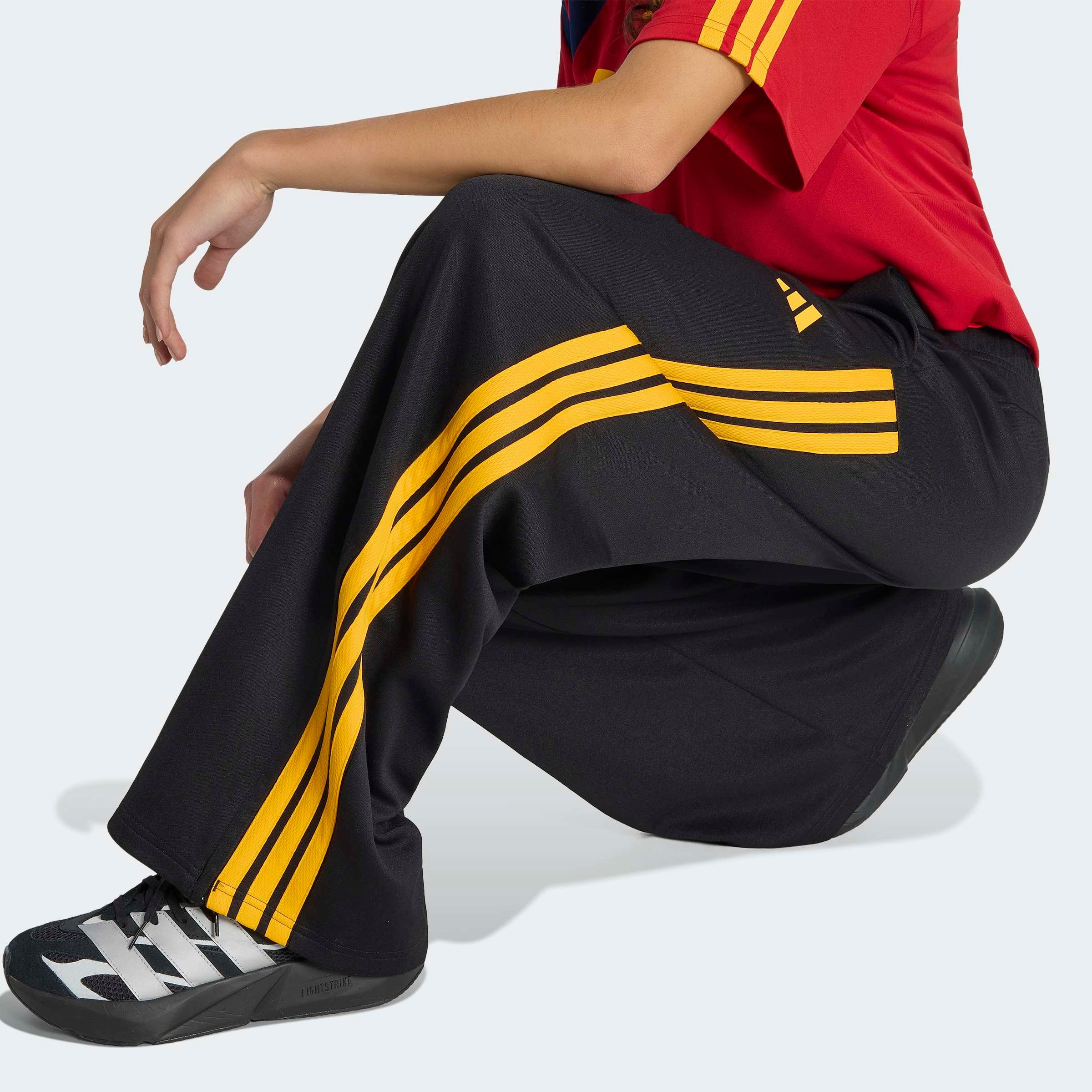 adidas Sportswear Sporthose »HOUSE OF TIRO WIDE LEG«  sportlicher Stil, für Training und Freizeit, mit Kordelverschluss