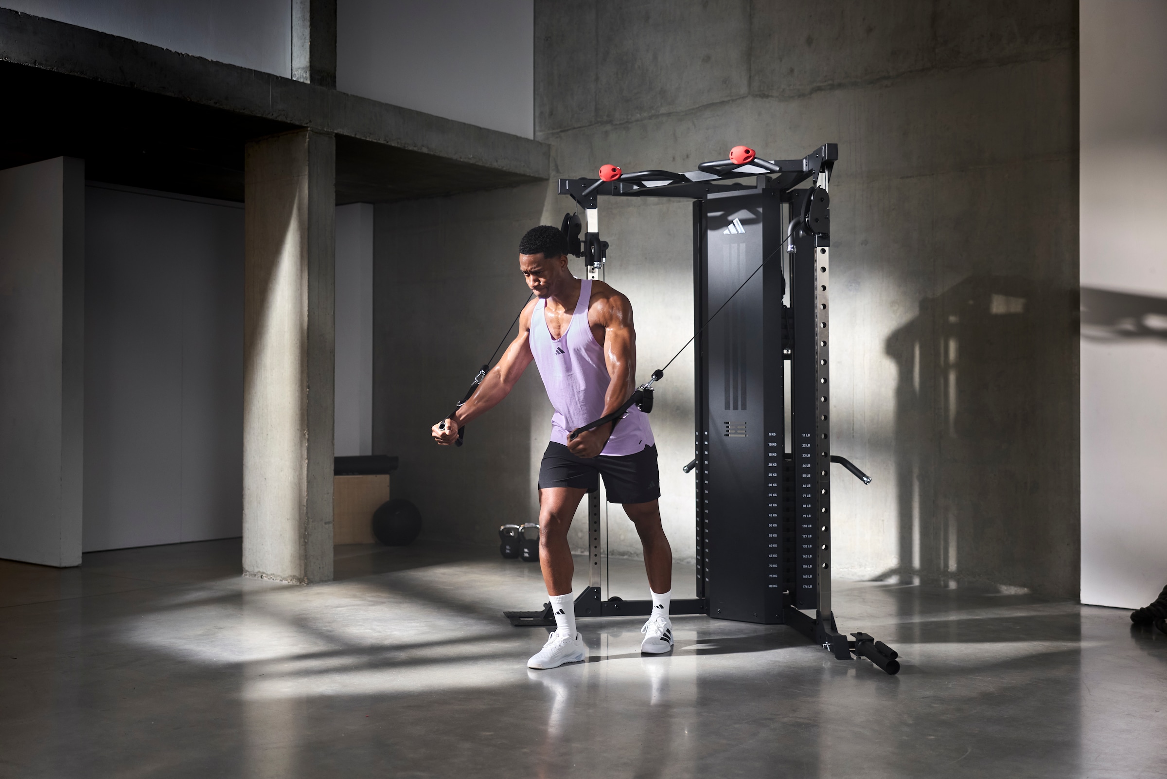 adidas Performance Trainingsstation »adidas Cable Crossover - Kabelzugstation mit Rack« 2 Gewichtsblöcke 2×80 kg Kabelzug, Rack, 40-fach verstellbar & Landmineen)
