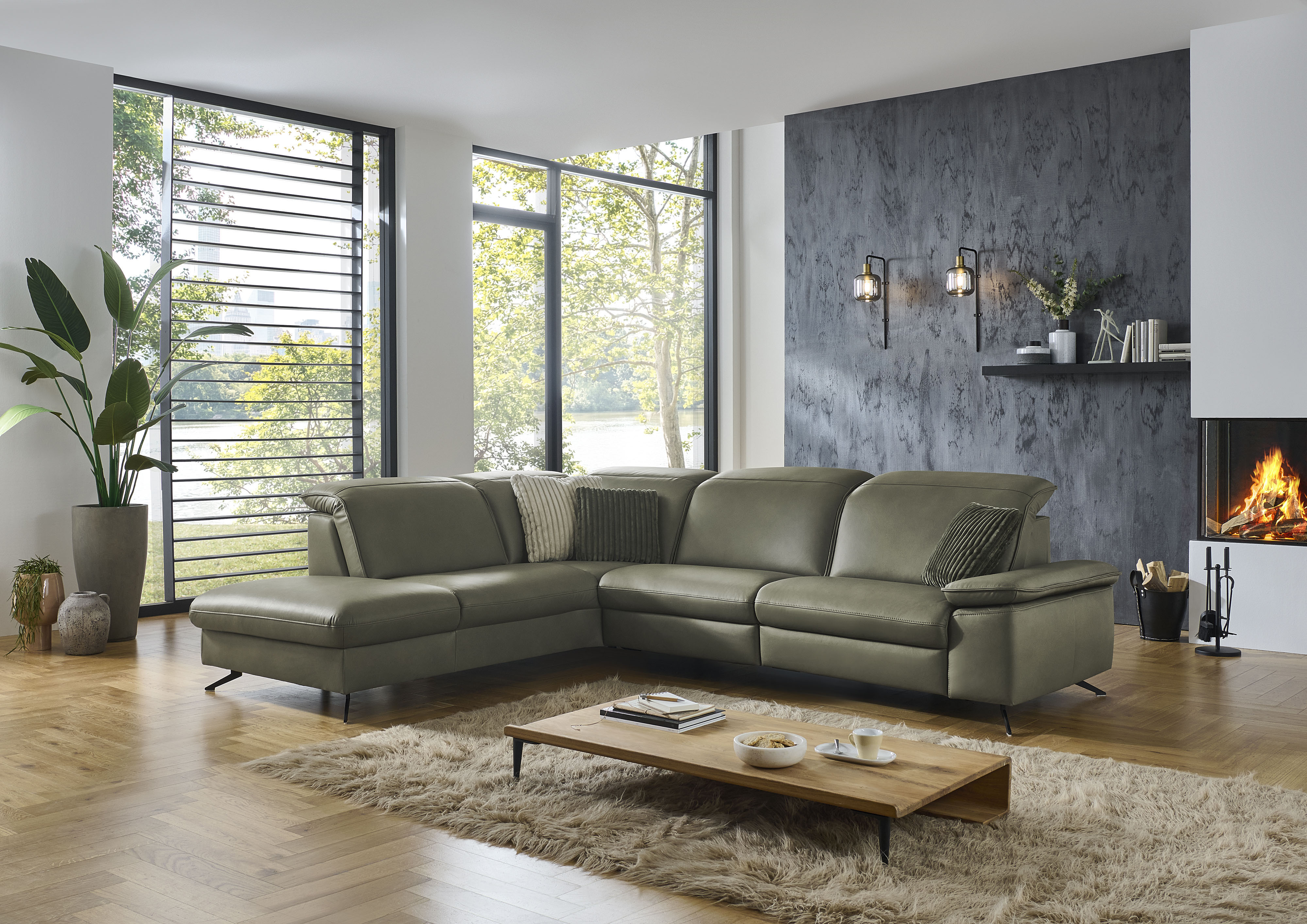 Die PlanBar Ecksofa "PN-EM20091, L-Form, Breite 297 cm" inkl. Kopfteilverstellung, optional elektr. Relaxfunktion u. Stauraum