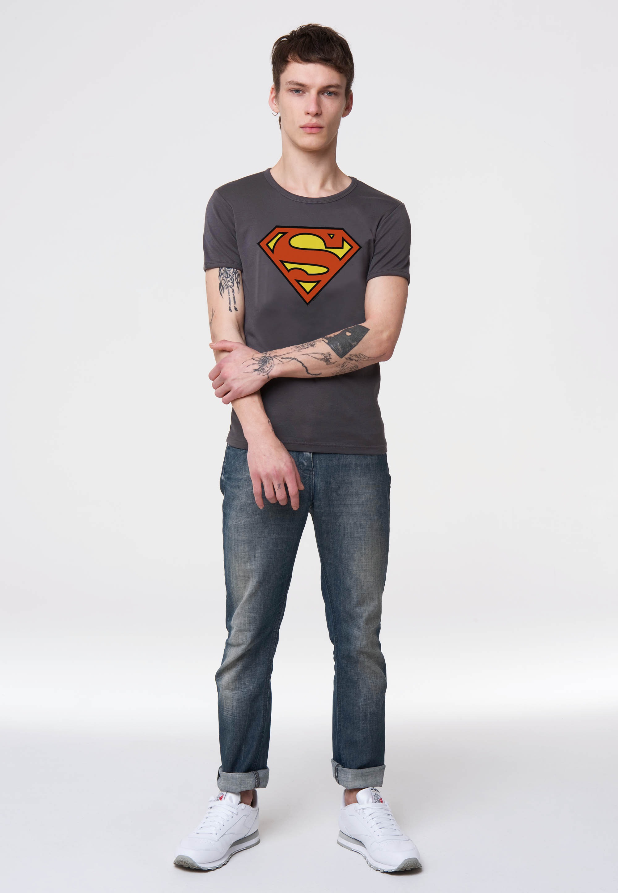 LOGOSHIRT T-Shirt »Superman Logo«, mit trendigem Superhelden-Print