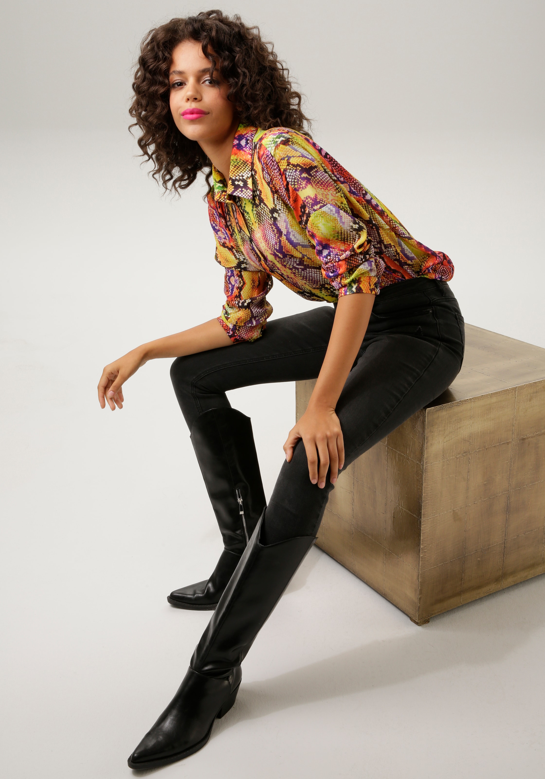 Aniston CASUAL Hemdbluse, BAUR | NEUE Schlangendruck KOLLEKTION farbenfrohem mit bestellen 