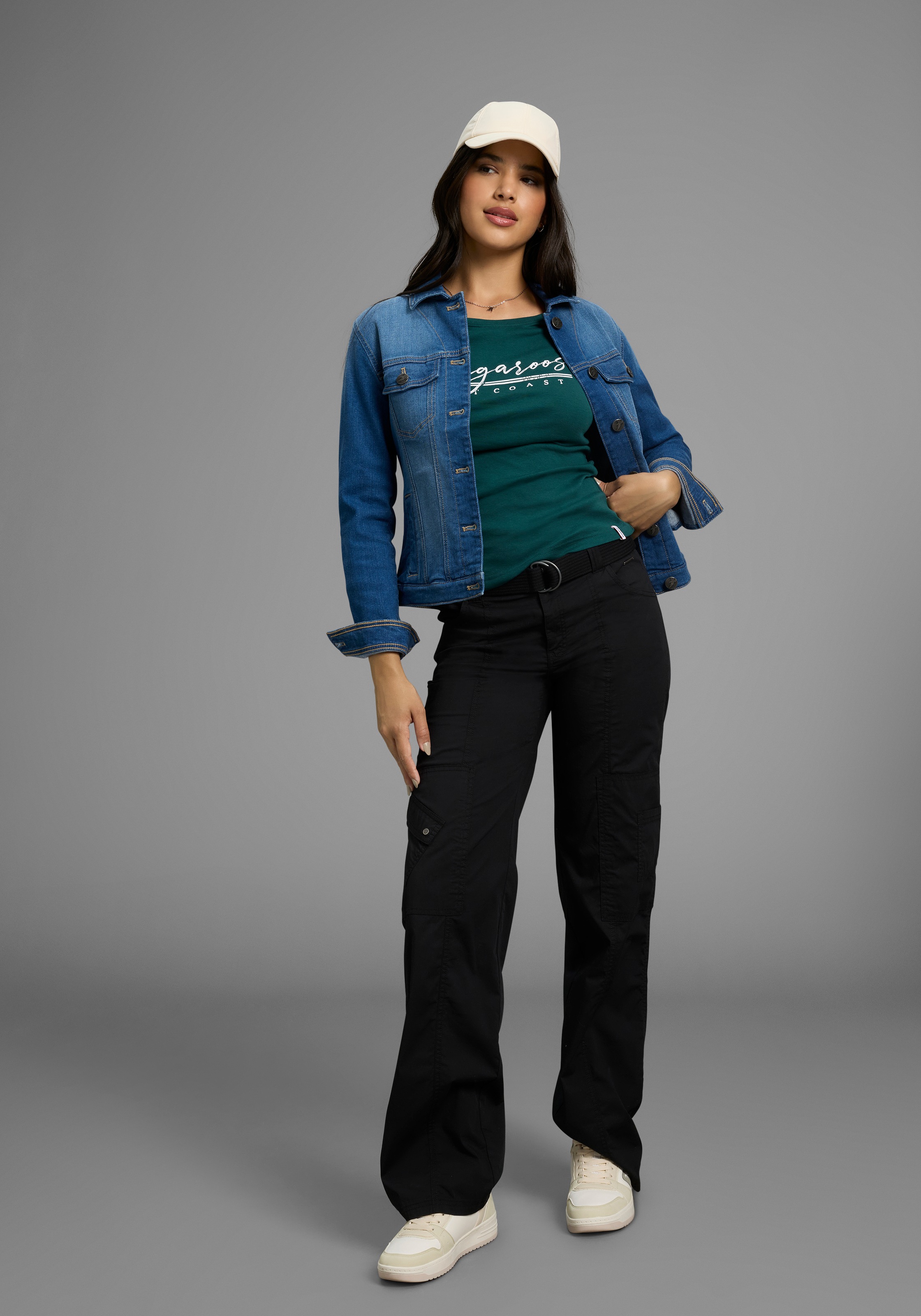 KangaROOS Langarmshirt, Langarm, sehr figurbetonte Passform, aus Baumwolle