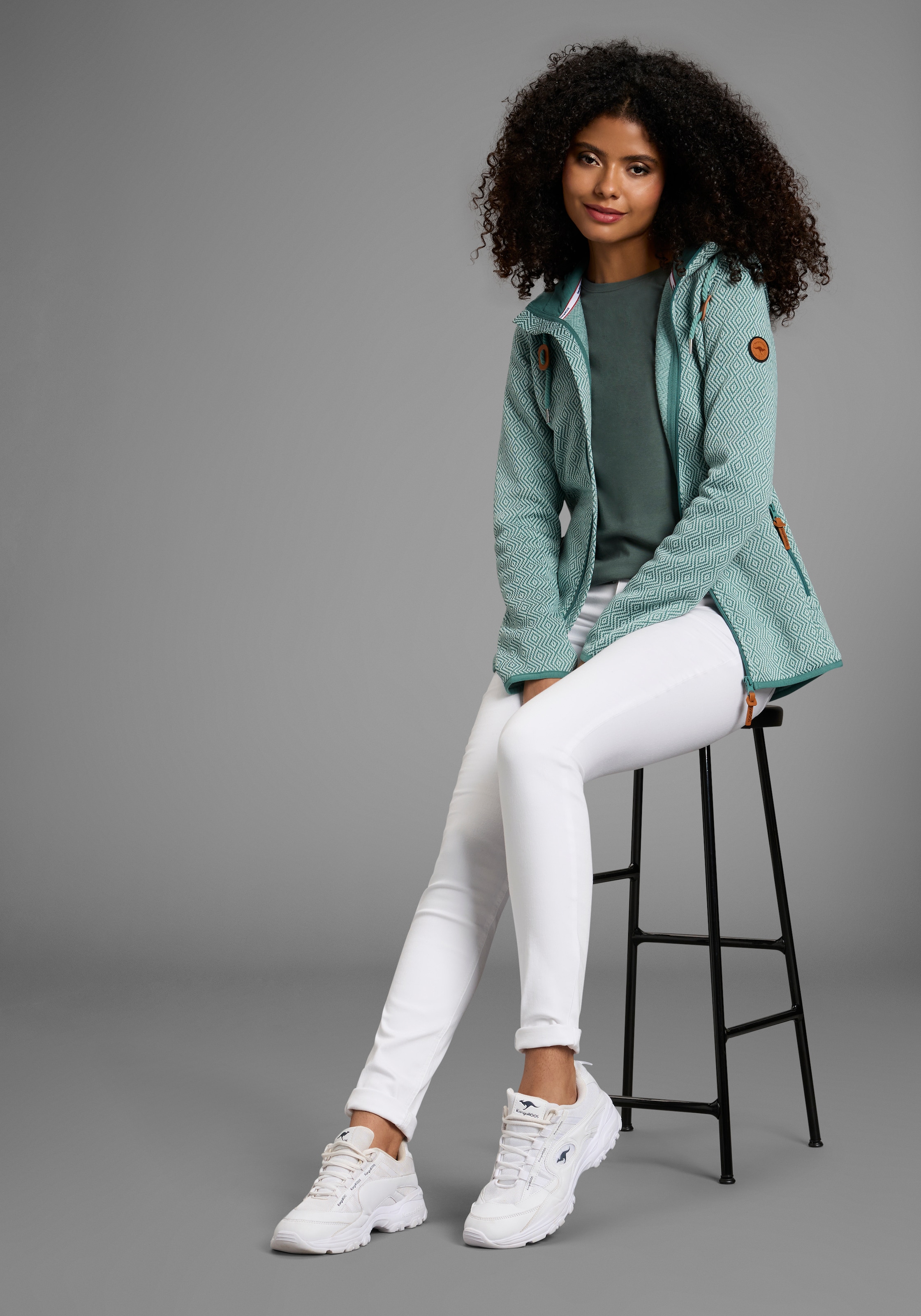 KangaROOS Fleecejacke mit Kapuze gemusterte Struktur, hüftbedeckende Länge Kapuze  Fleece-Material