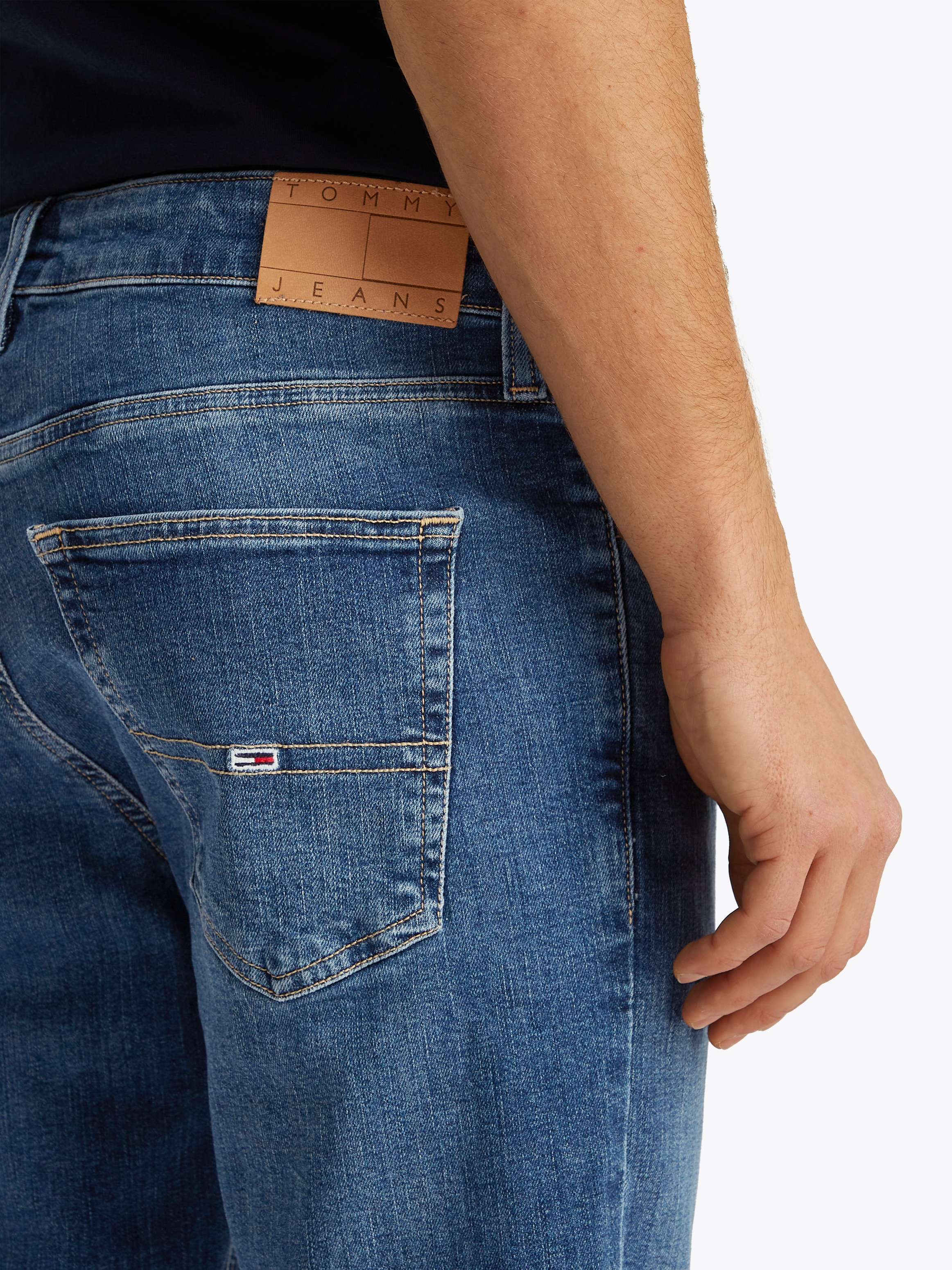 Tommy Jeans "Austin Slim Tapered" zum Knöchel hin schmaler werdende Jeans m günstig online kaufen