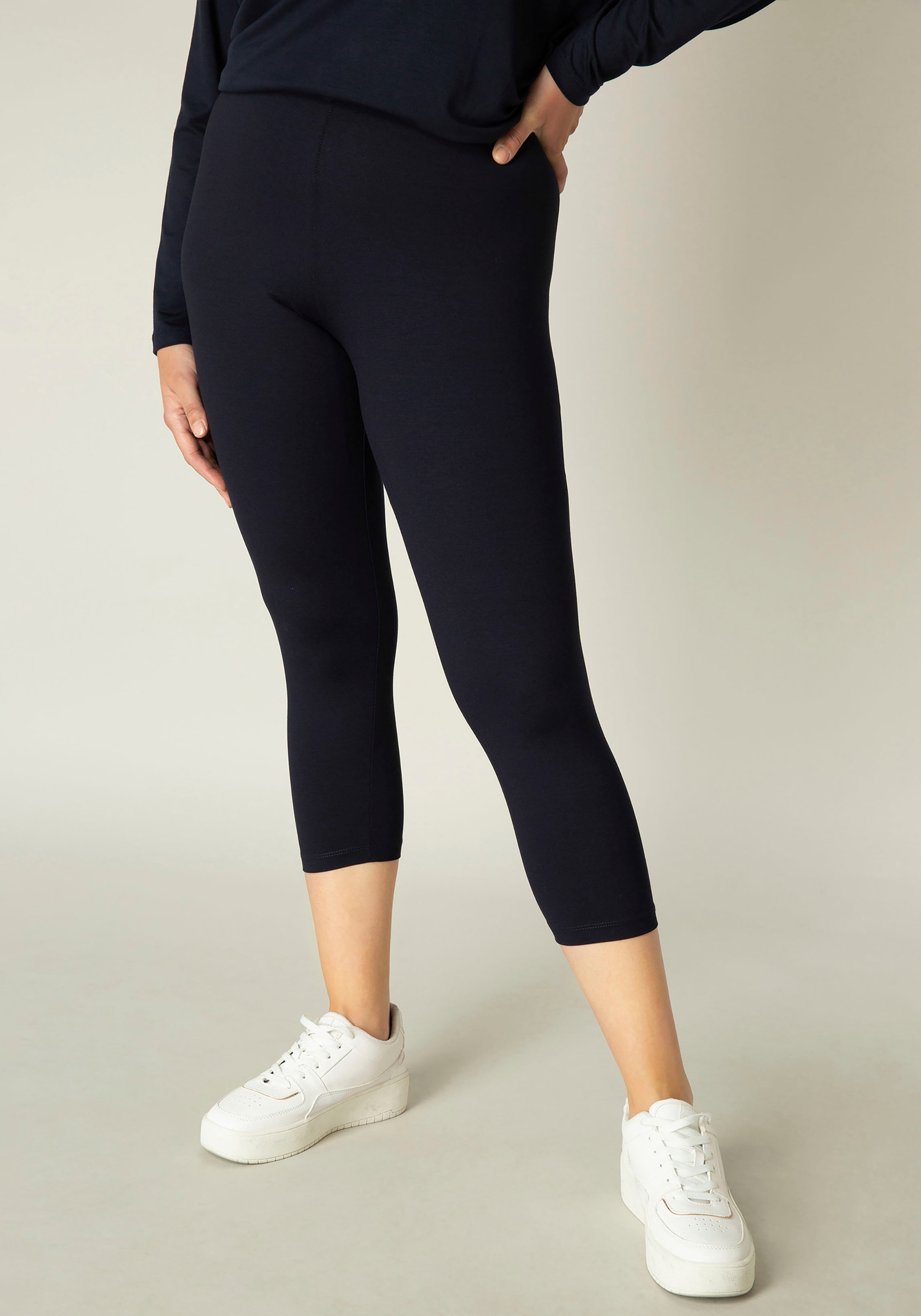 Base Level Curvy Caprileggings "Audrey"