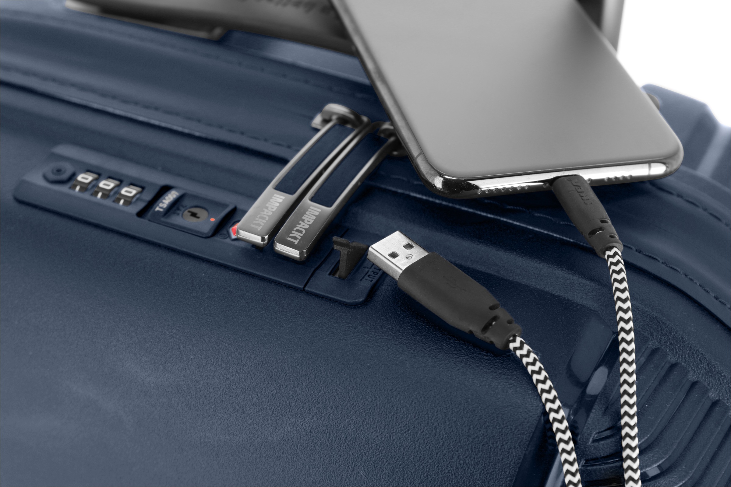 IMPACKT Hartschalen-Trolley »IP1, verschiedene Größen und Farben«, 4 Rollen, Hartschalen-Koffer vegan Koffer Reisegepäck USB-Port TSA Zahlenschloss