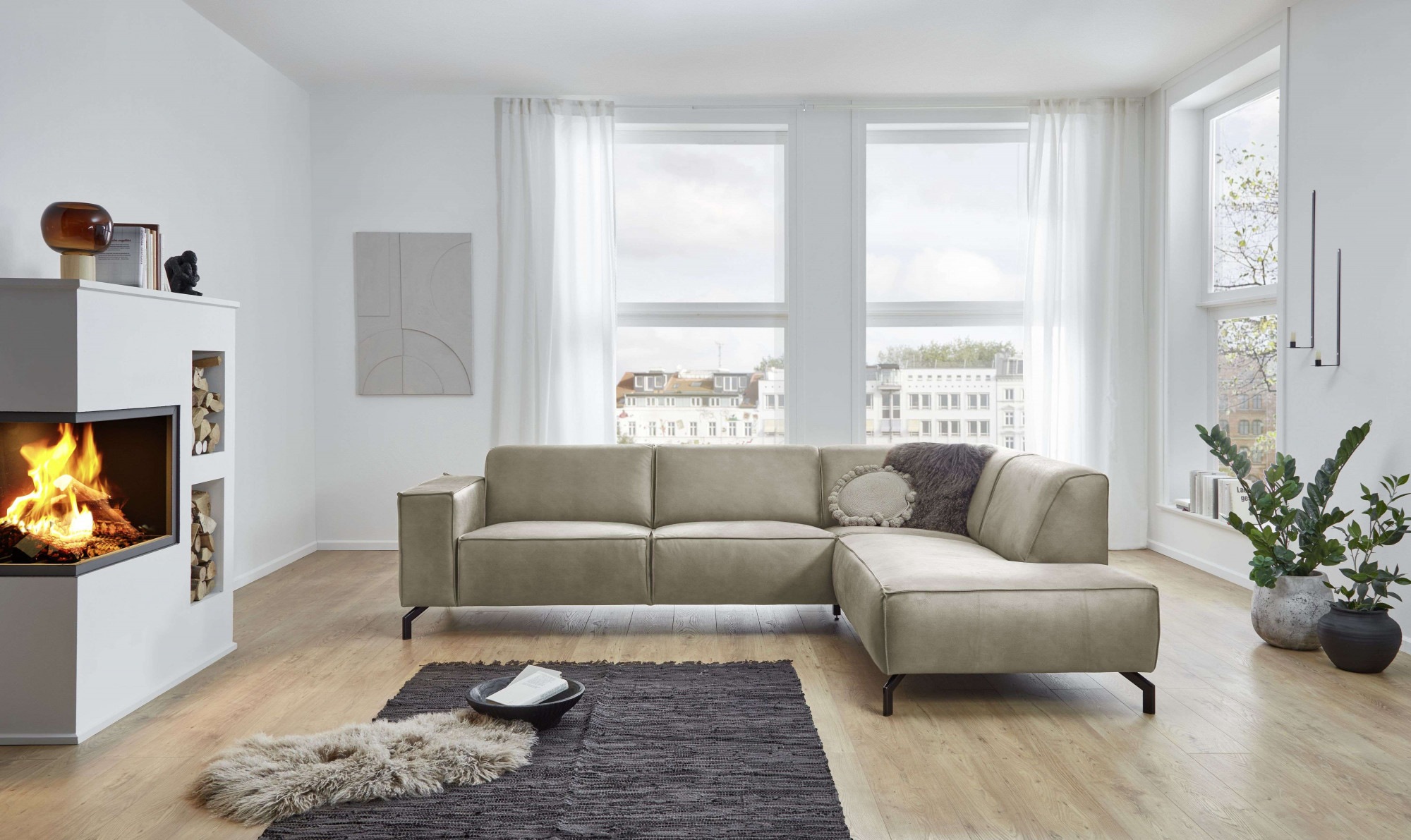 Places of Style Ecksofa Lorcan, in Lederoptik oder Strukturstoff lieferbar