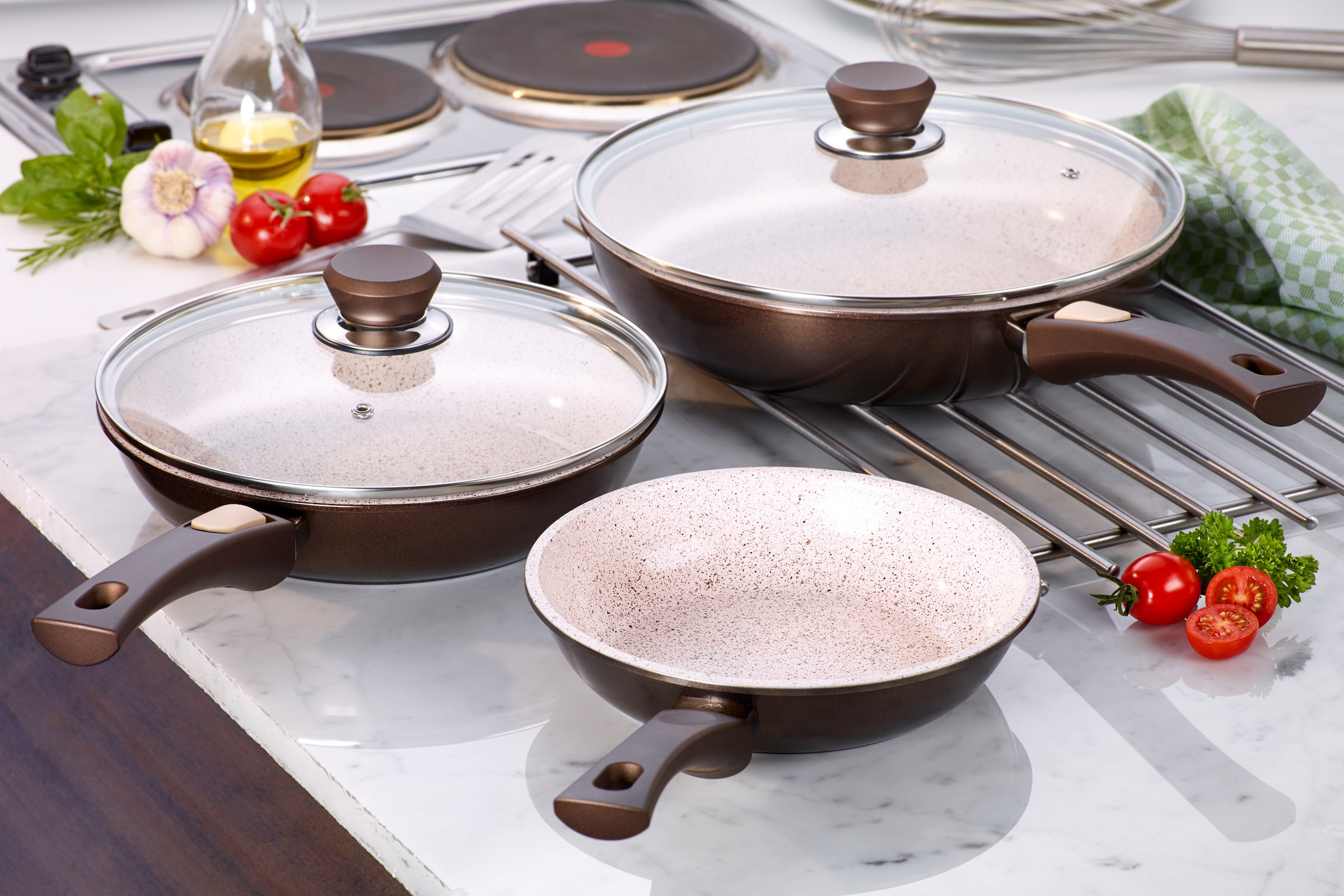 Genius Pfannen-Set »Cerafit Granit - Grand-Edition Pfanne, 7-teiliges Set«, (Set, 7 tlg., je 1x Pfanne + Deckel 24 cm + 28 cm, 1x Pfanne 20 cm, 2x Einleger), geeignet für Aufläufe, zum Schmoren o. Backen - ohne Griff und Deckel